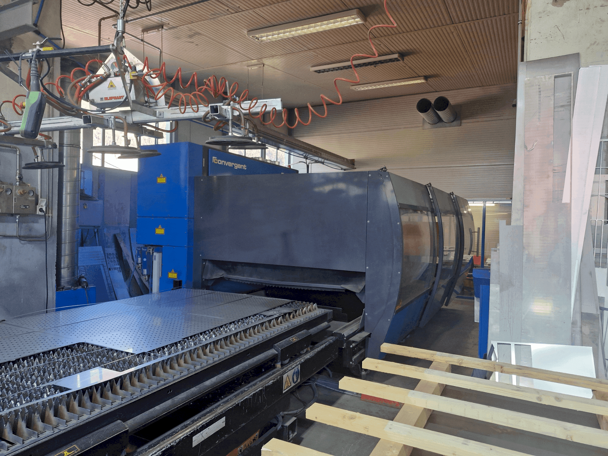 Vista frontale della macchina Prima Power Platino 1530 (2017) (2017)