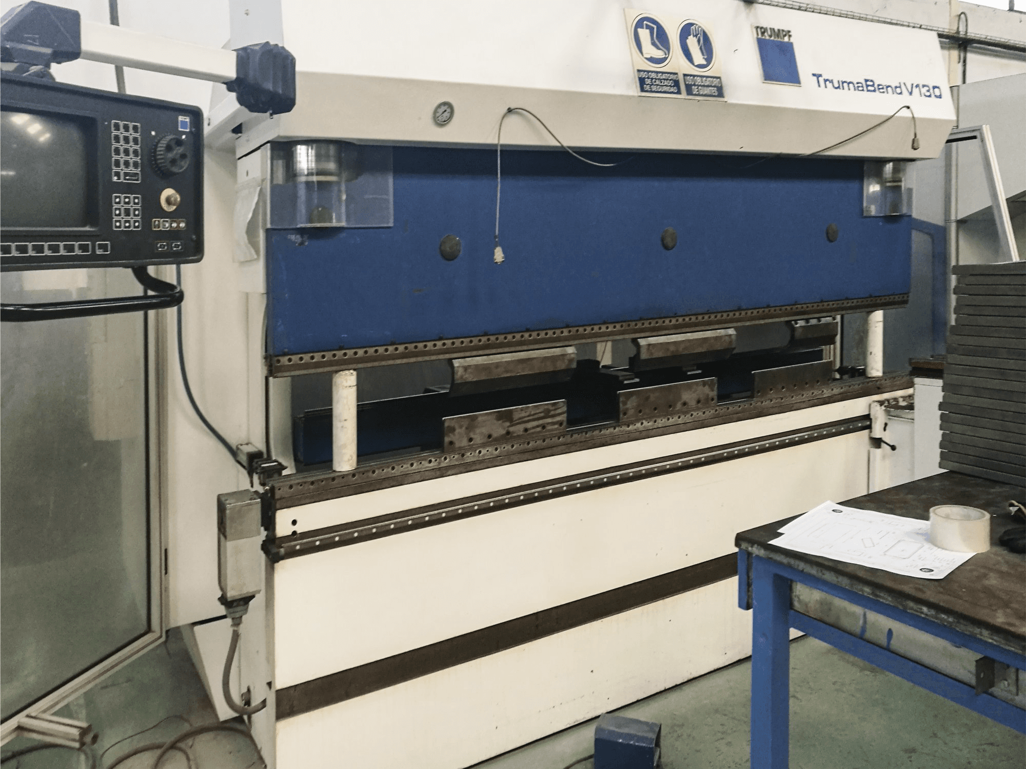 Vista lato sinistro della macchina Trumpf TrumaBend V130