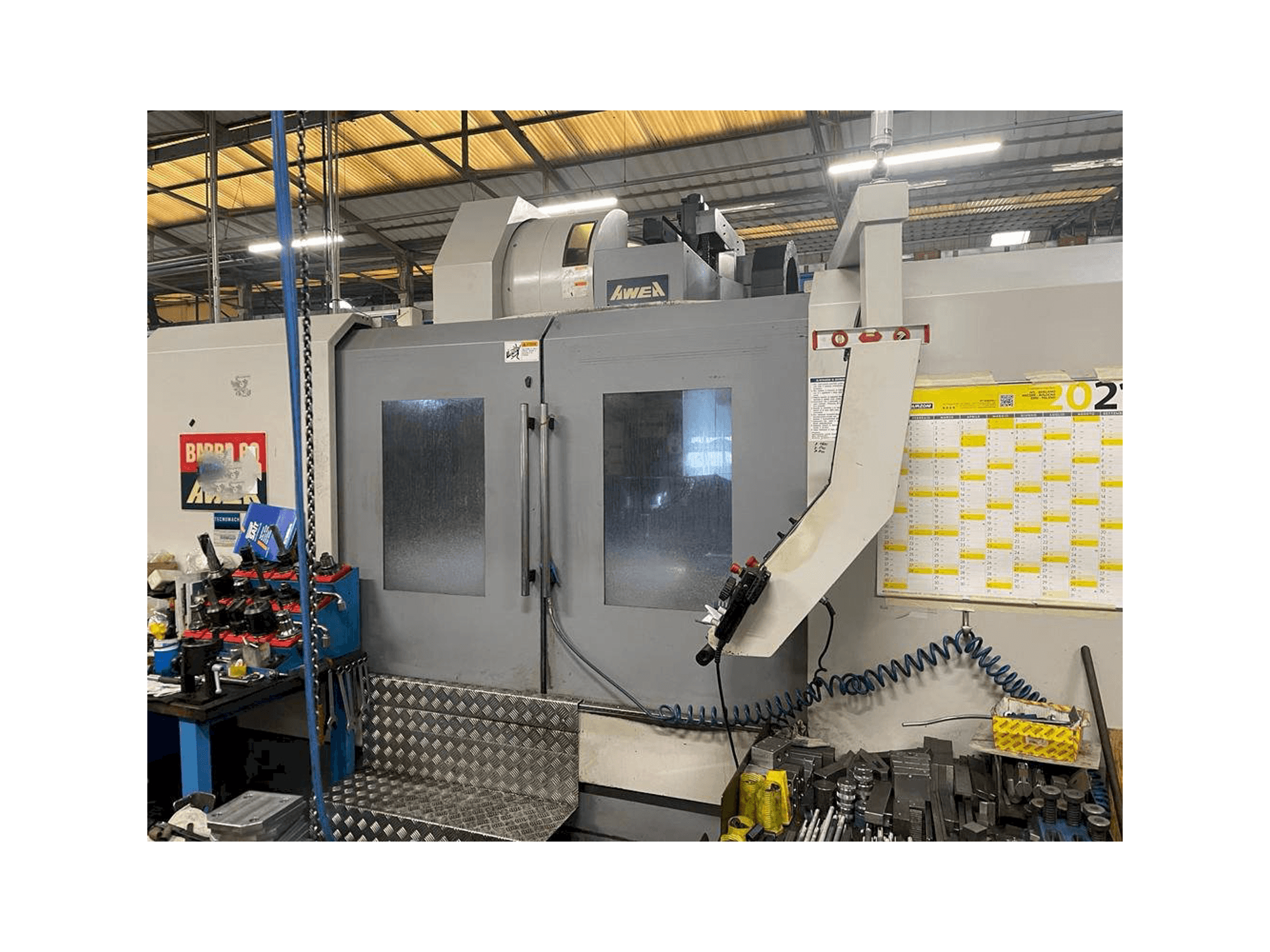 Vista frontale della macchina AWEA BM-1600