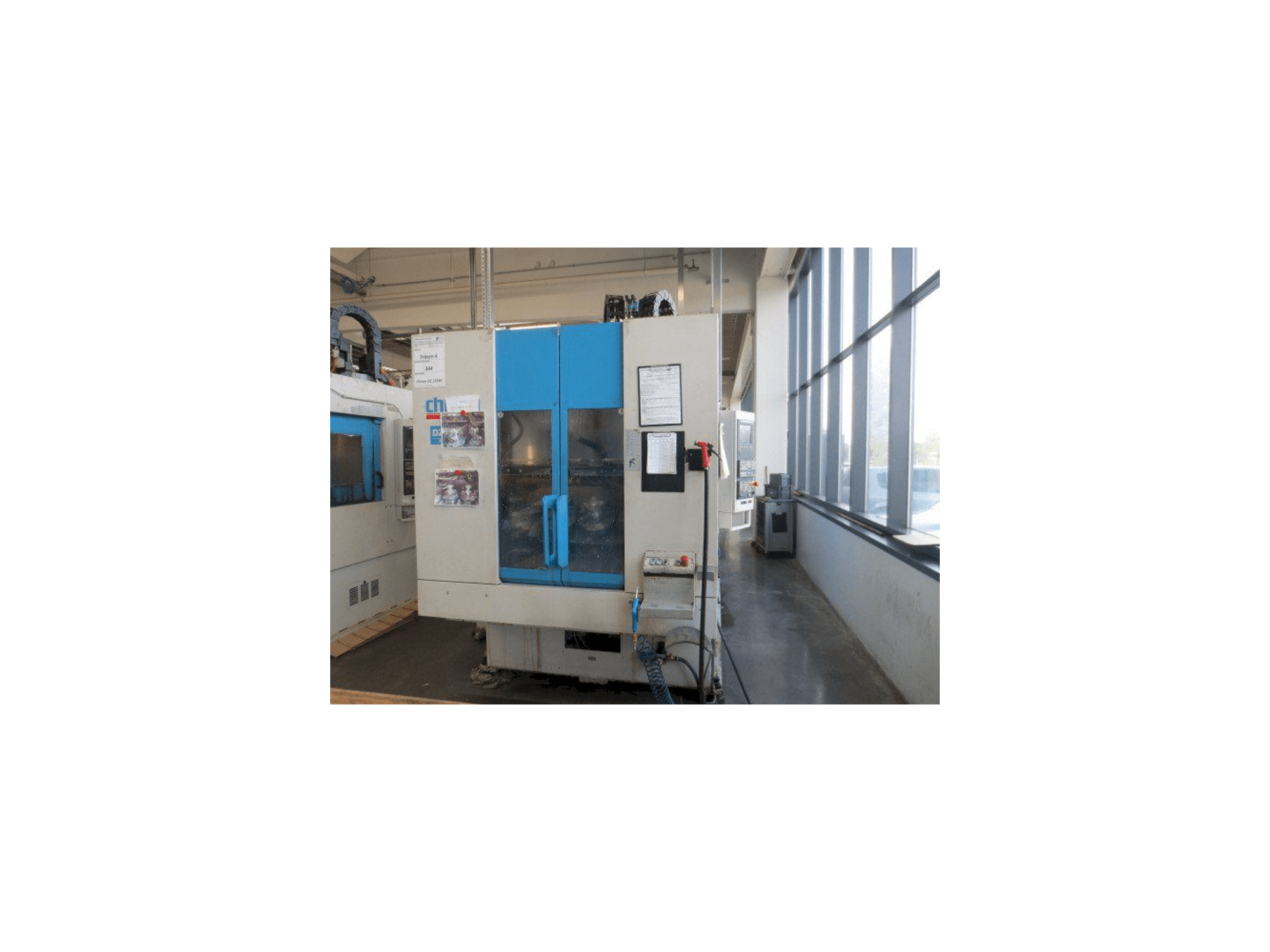 Vista frontale della macchina CHIRON DZ 15K W