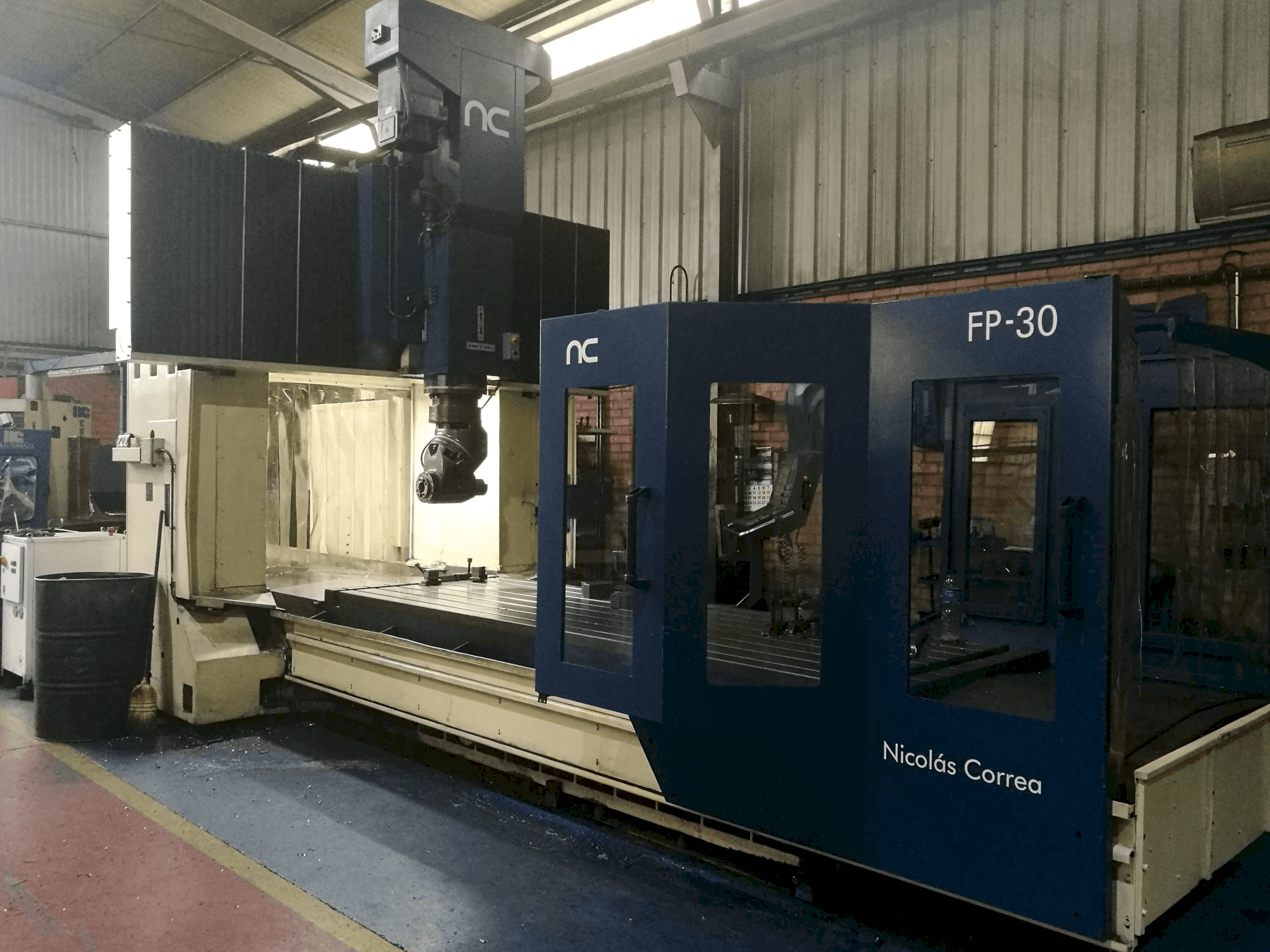 Vista lato destro della macchina Correa FP 30/35