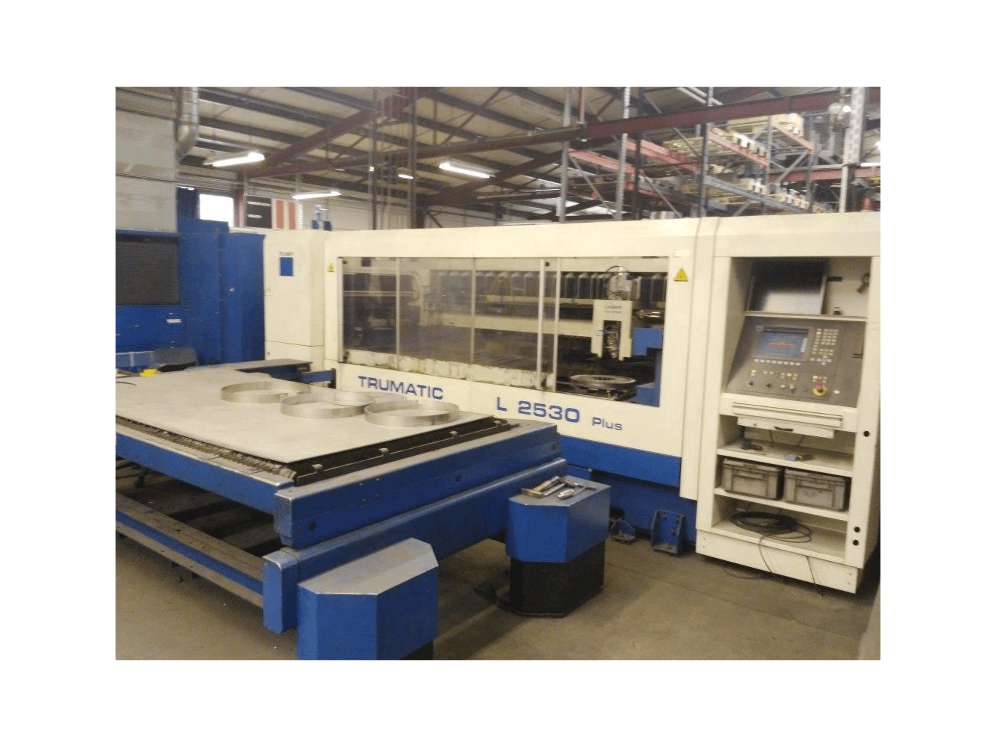 Vista frontale della macchina Trumpf TRUMATIC L 2530