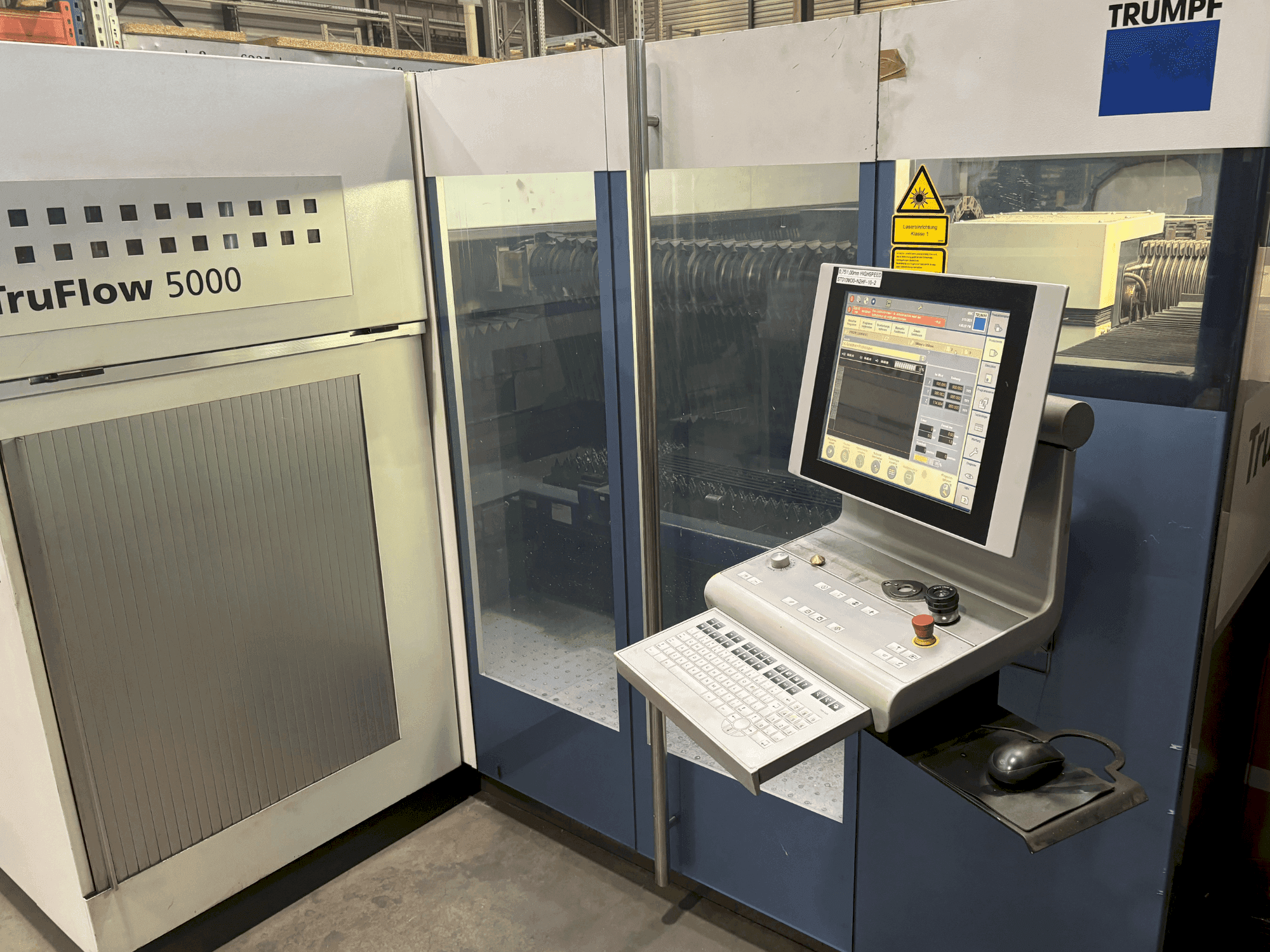 Vista frontale della macchina TRUMPF TruLaser 3030