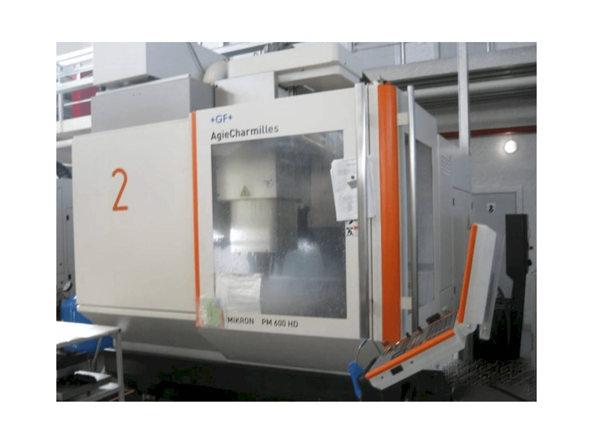 Vista frontale della macchina AgieCharmilles Mikron HPM 600 HD