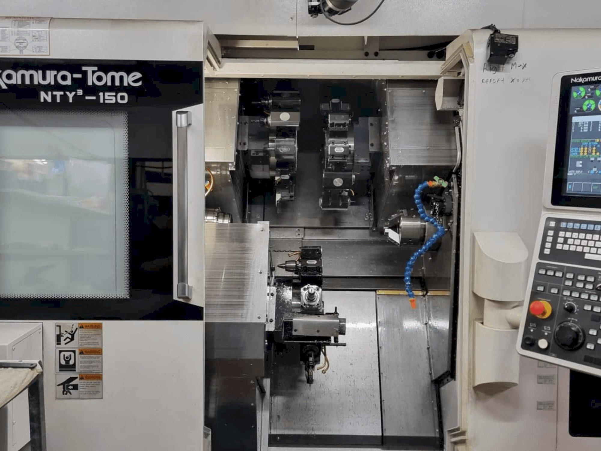 Vista frontale della macchina NAKAMURA-TOME NTY3-150