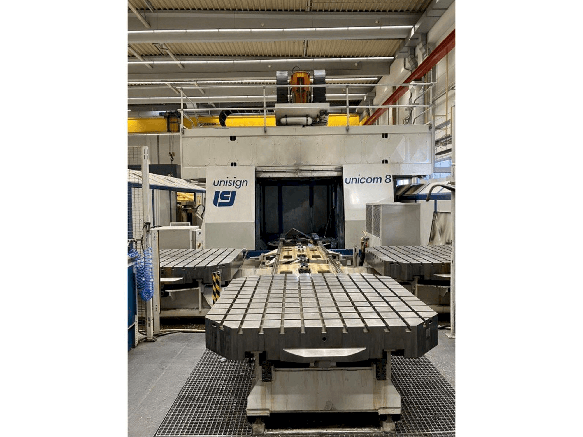 Vista frontale della macchina Unisign Unicom 8