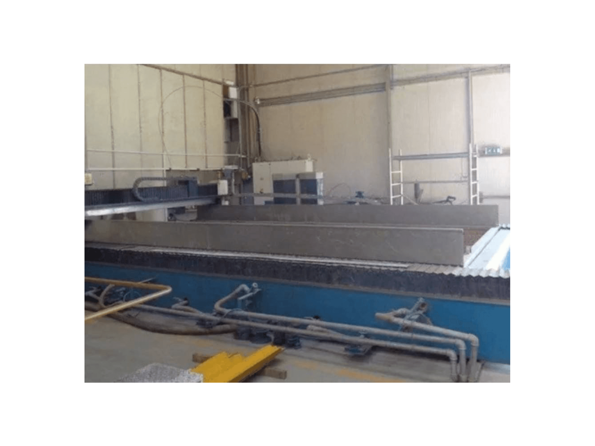 Vista frontale della macchina YC Industry YCWJ-3742-L3060