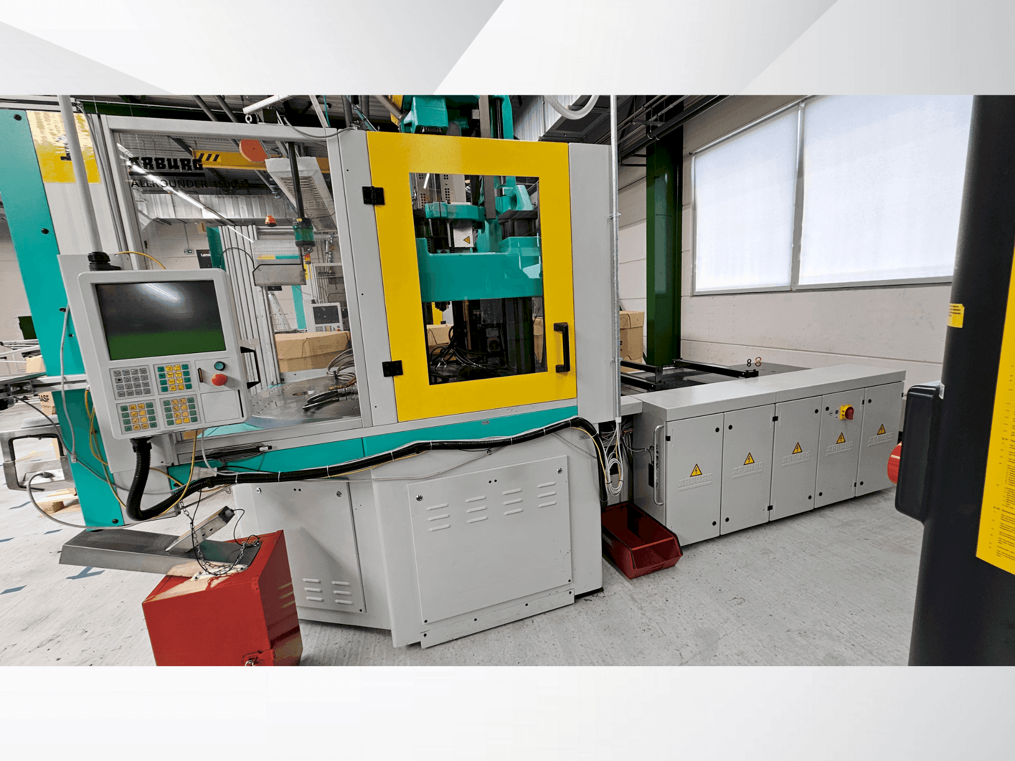 Vista frontale della macchina Arburg Allrounder 1500 T 2000-400