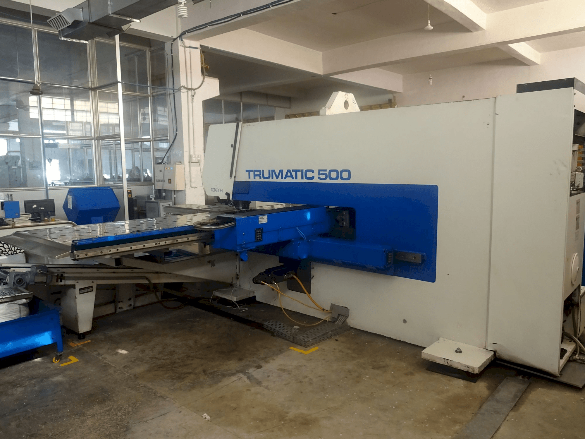 Vista laterale destra della macchina Trumpf Trumatic 500 R