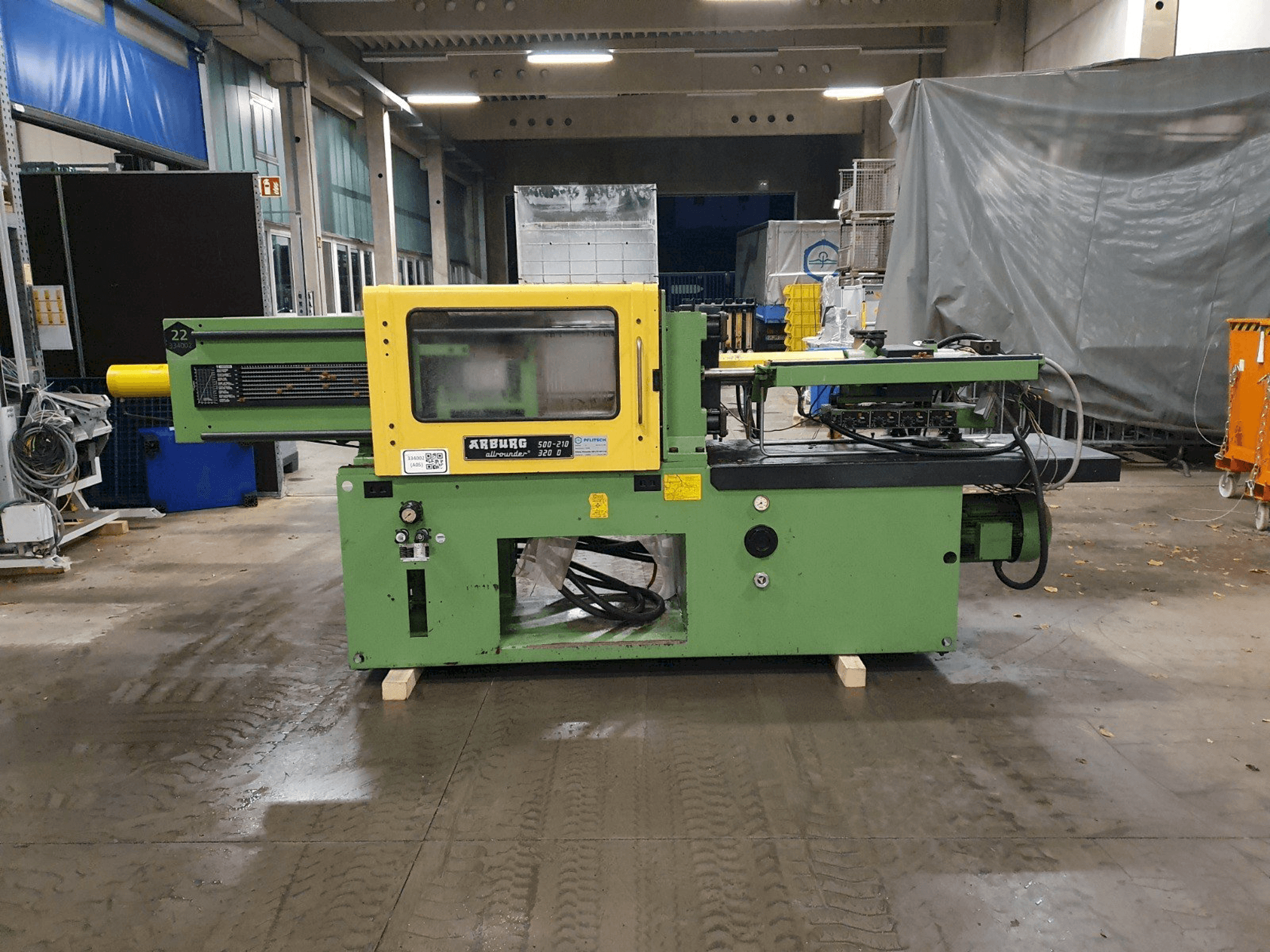 Vista frontale della macchina Arburg Allrounder 320 D 500-210