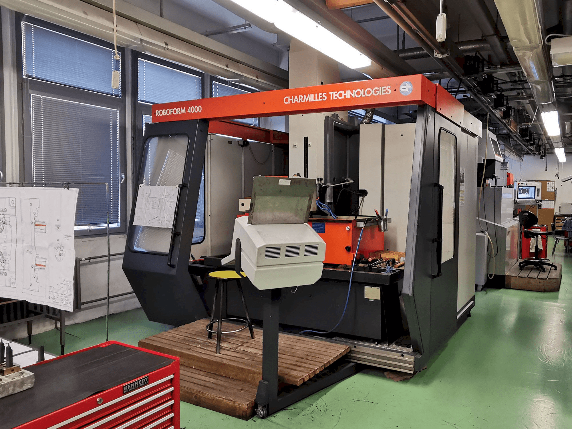 Vista frontale della macchina CHARMILLES Roboform 4000