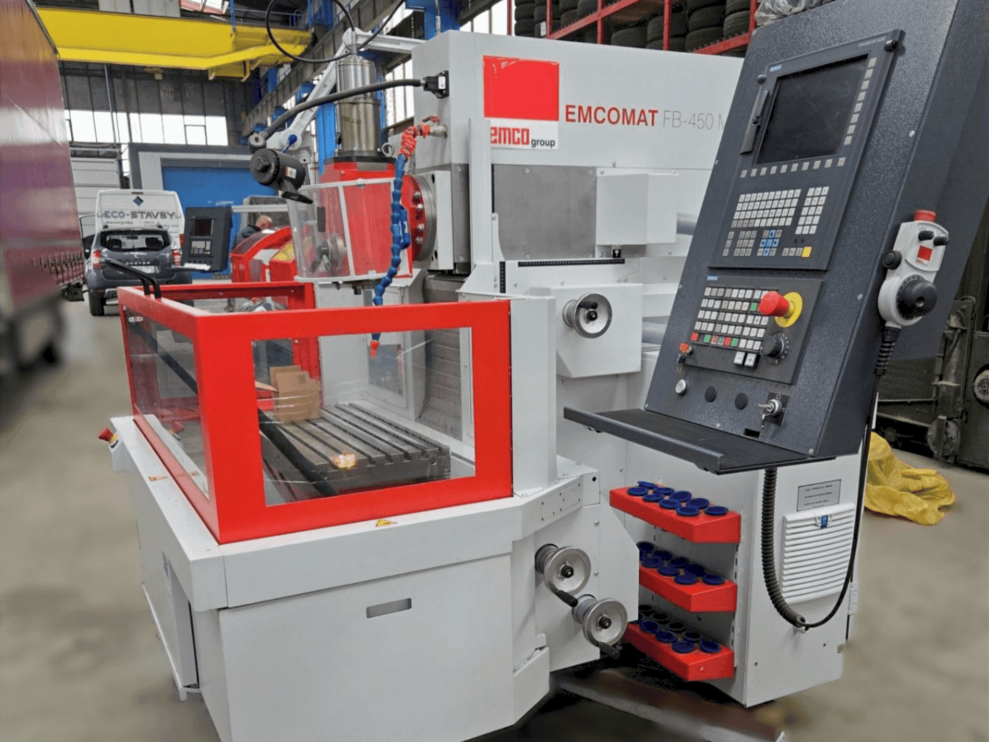 Vista frontale della macchina EMCO Emcomat FB-450 MC
