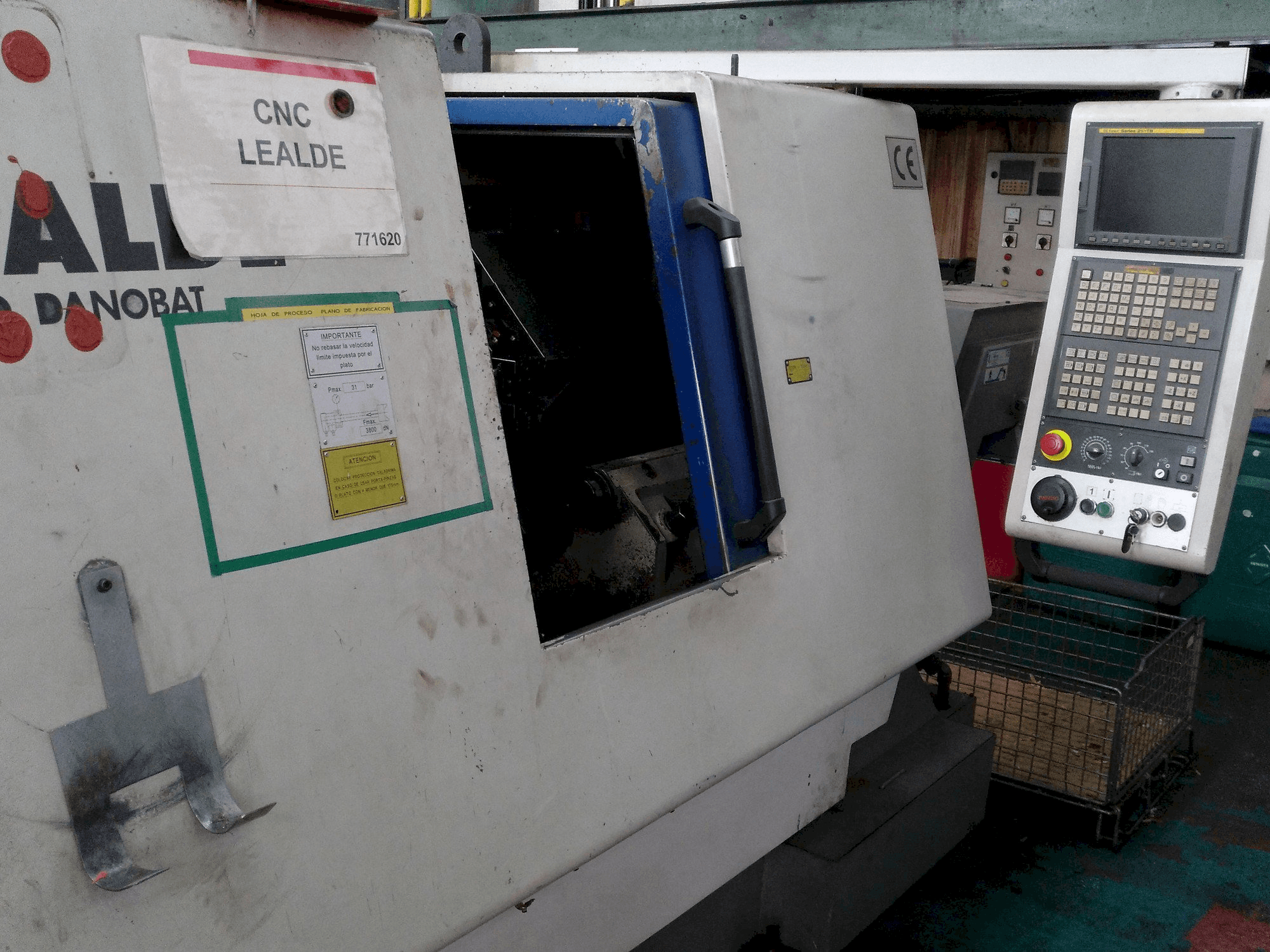 Vista frontale della macchina Lealde TNC 10