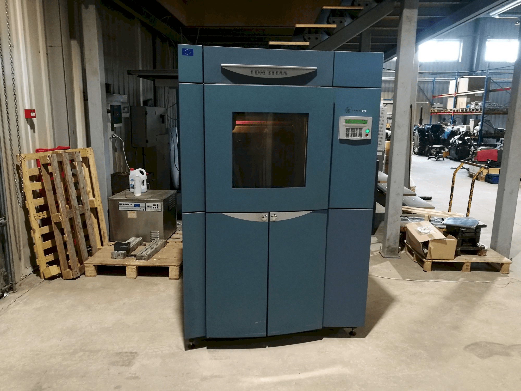 Vista frontale della macchina Stratasys FDM Titan