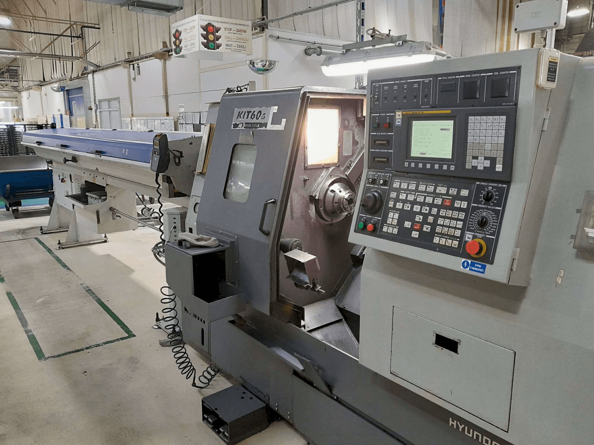 Vista frontale della macchina Hyundai Kia KIT60G