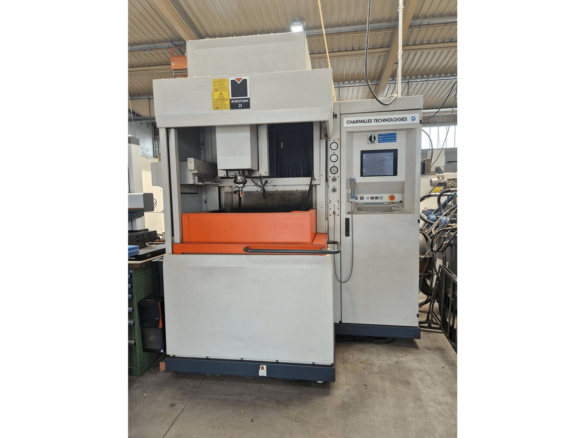 Vista frontale della macchina CHARMILLES Roboform 31