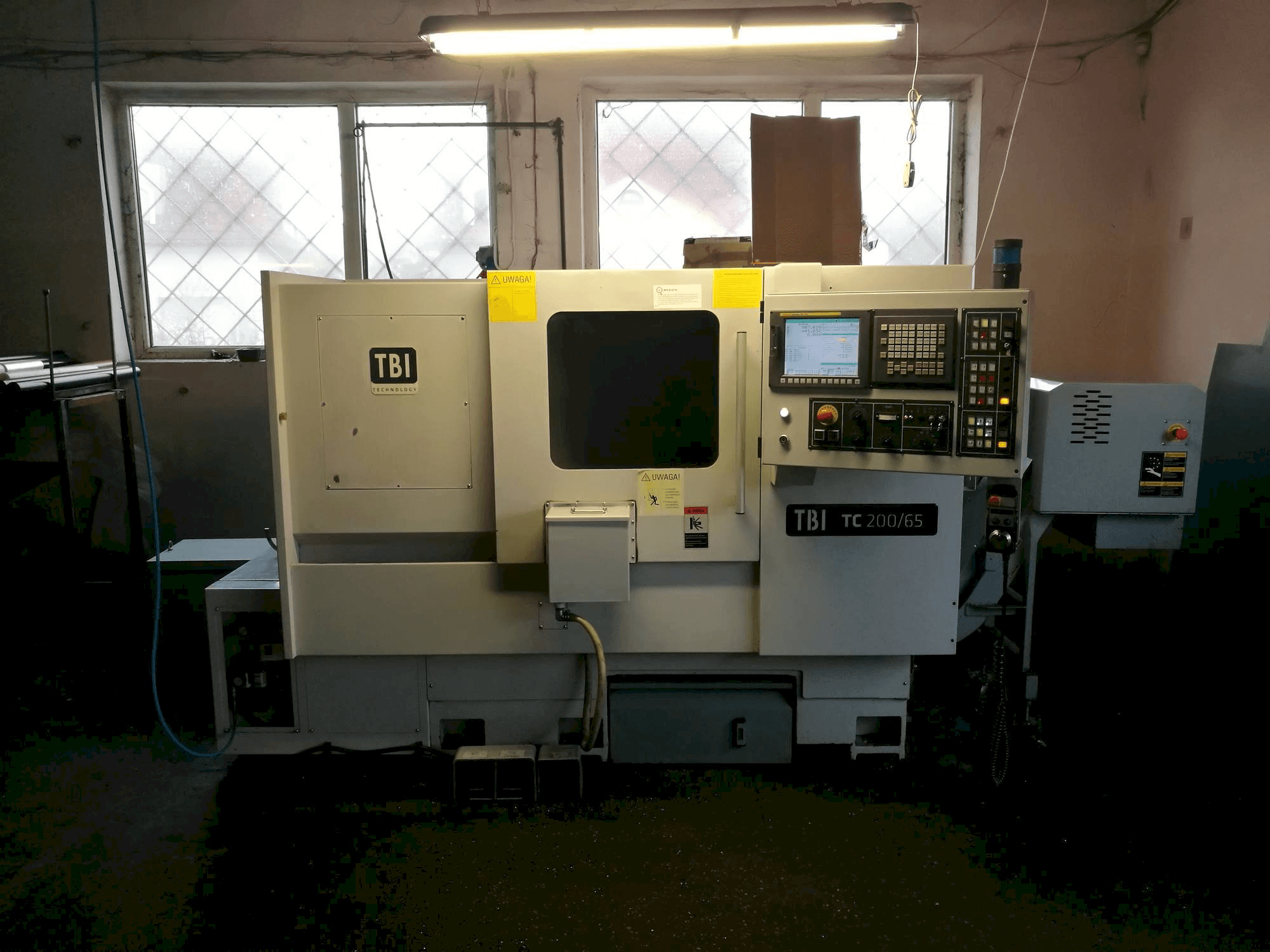 Vista frontale della macchina TBI TC 200-65MC