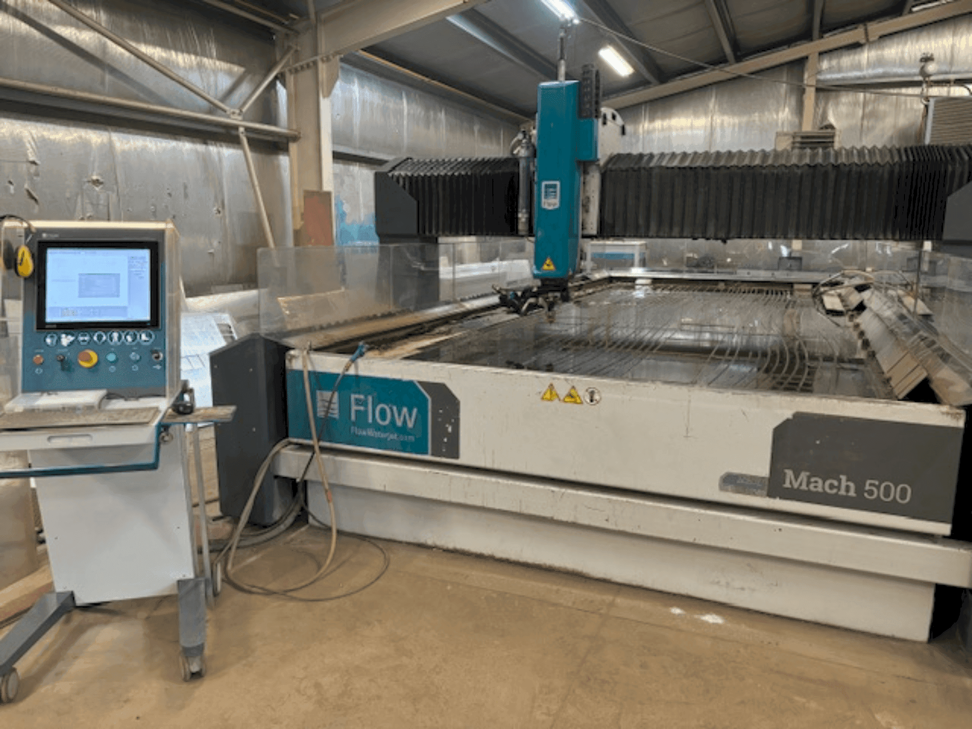 Vista frontale della macchina Flow Mach M500-2060