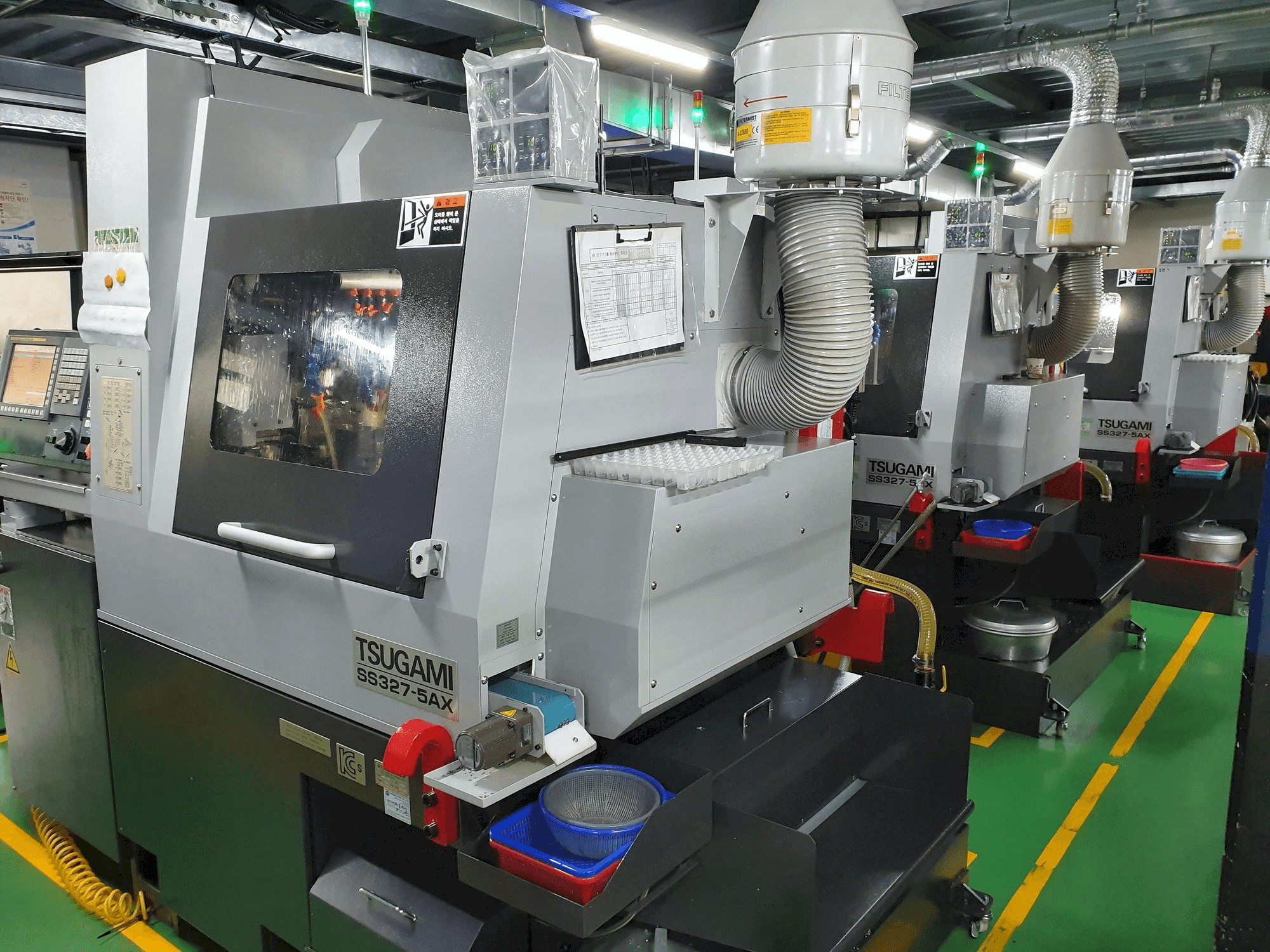 Vista frontale della macchina TSUGAMI SS327-5AX