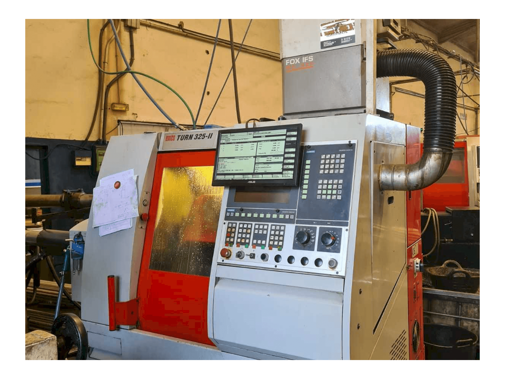 Vista frontale della macchina EMCO Turn 325-II