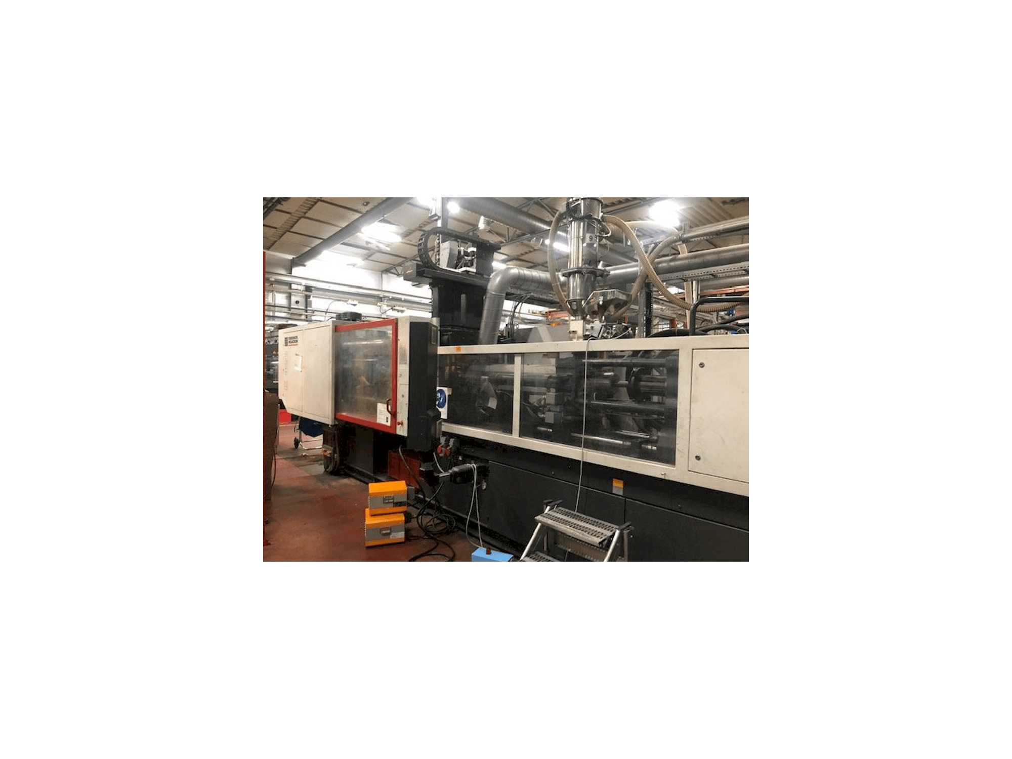 Vista frontale della macchina FERROMATIK MILACRON K320