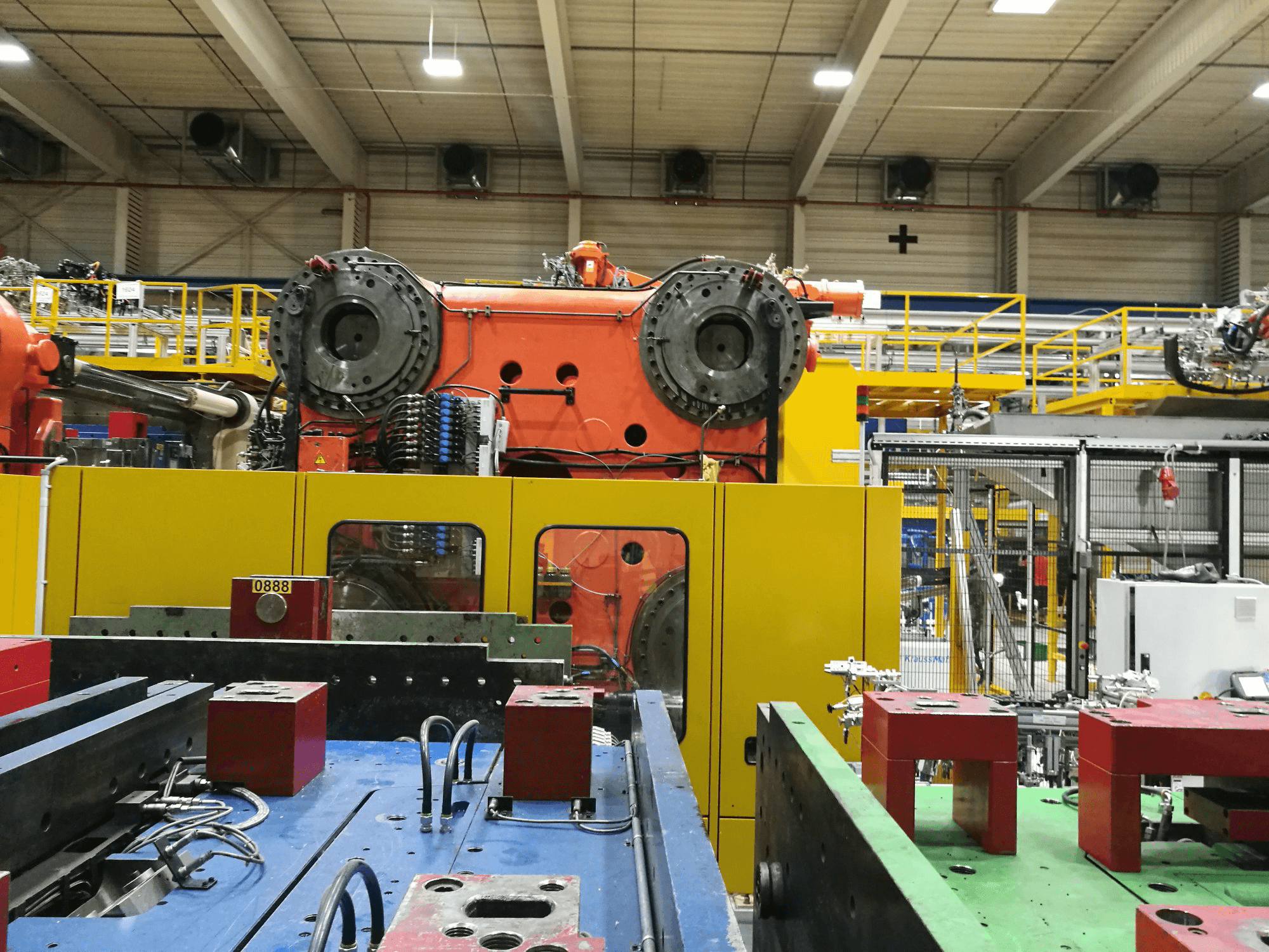 Vista frontale della macchina Husky E 3150 RS 170/155