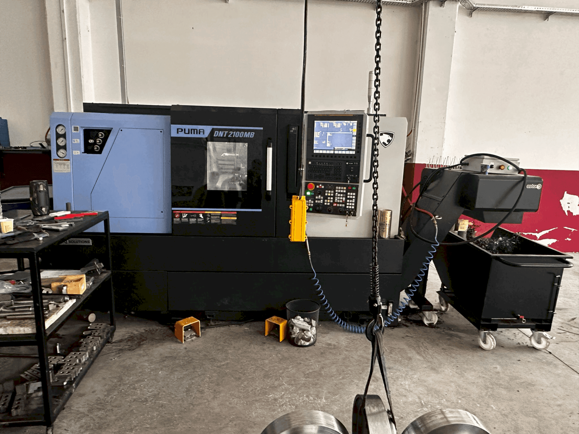 Vista frontale della macchina DN SOLUTIONS Puma DNT2100MB