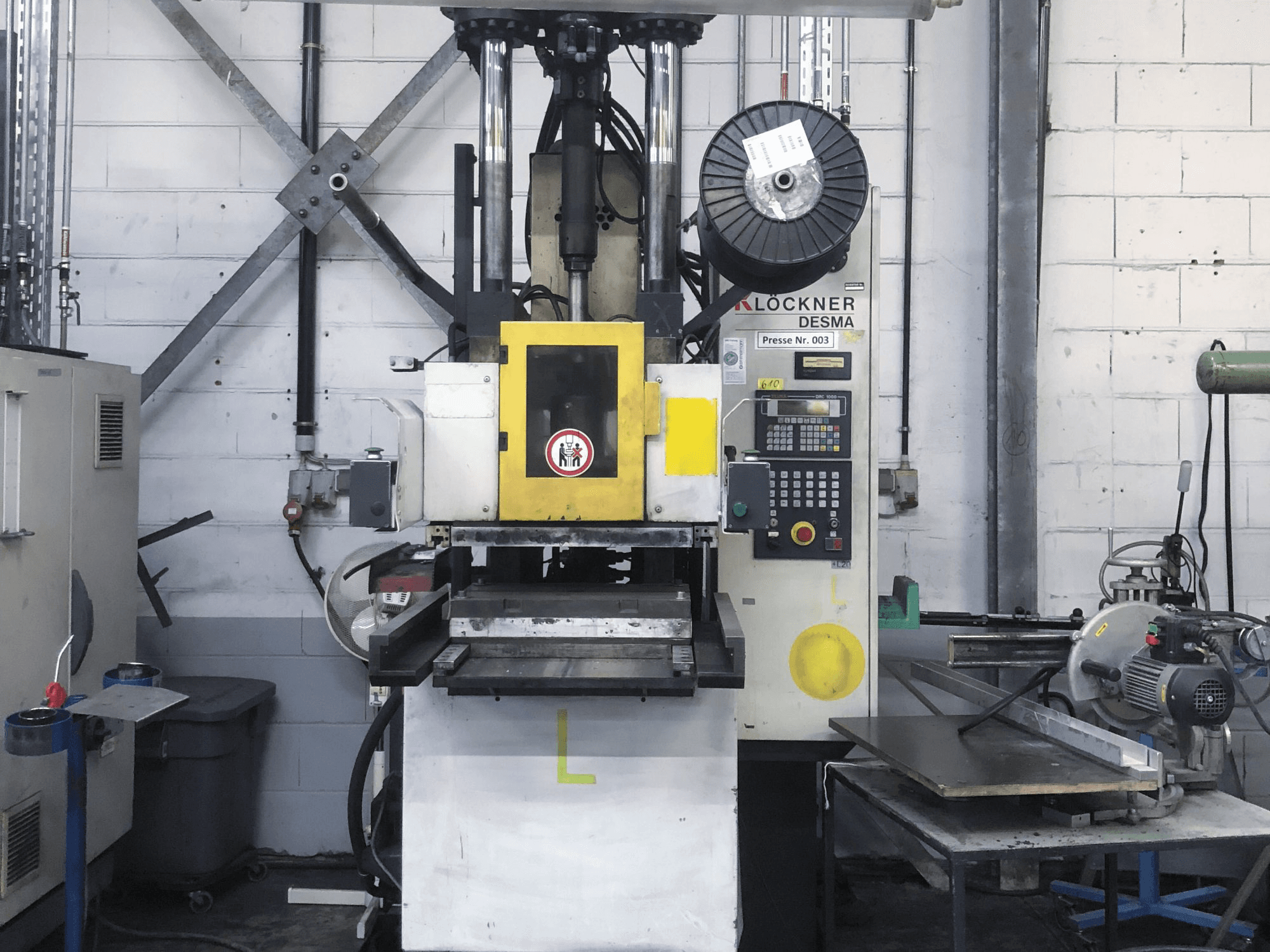 Vista frontale della macchina Kloeckner Desma 956.050 ZO