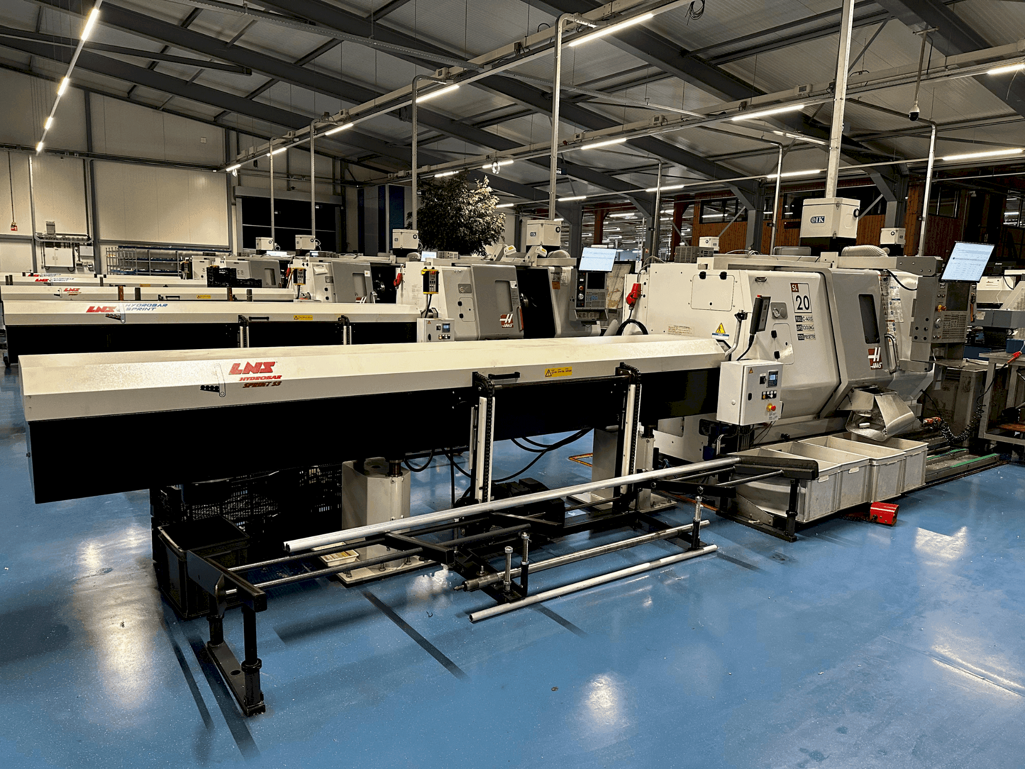 Vista frontale della macchina HAAS SL-20HE