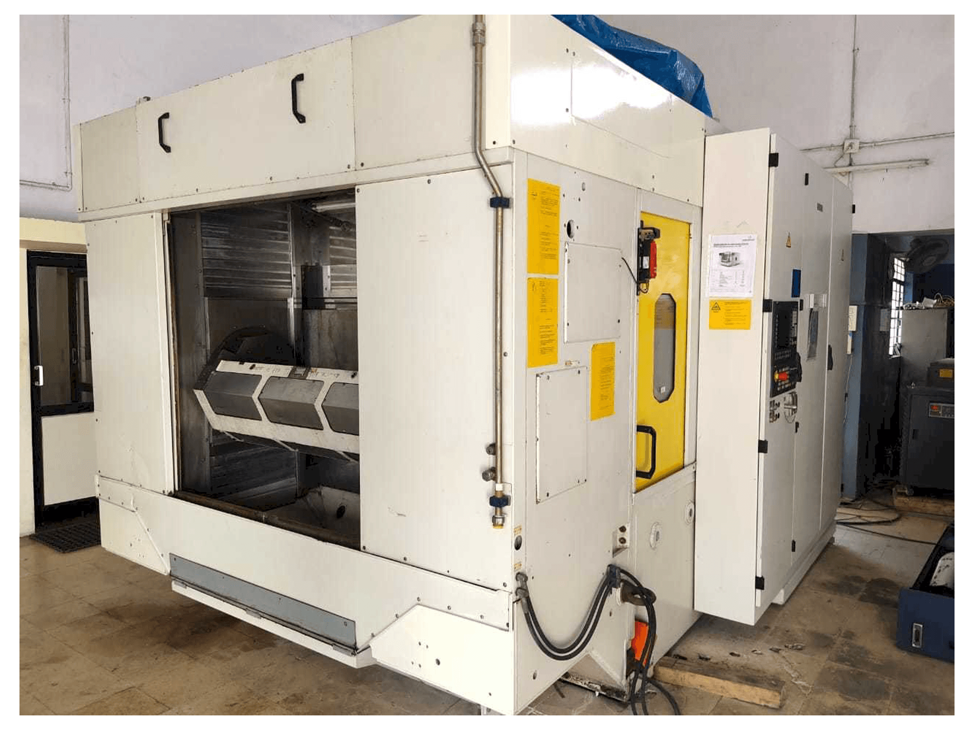 Vista frontale della macchina GROB G320