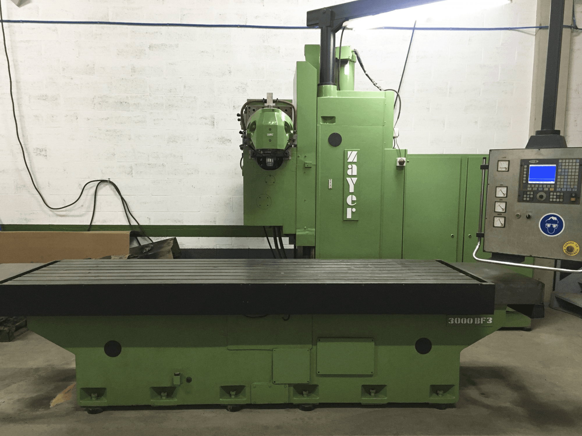 Vista frontale della macchina Zayer 3000 BF3