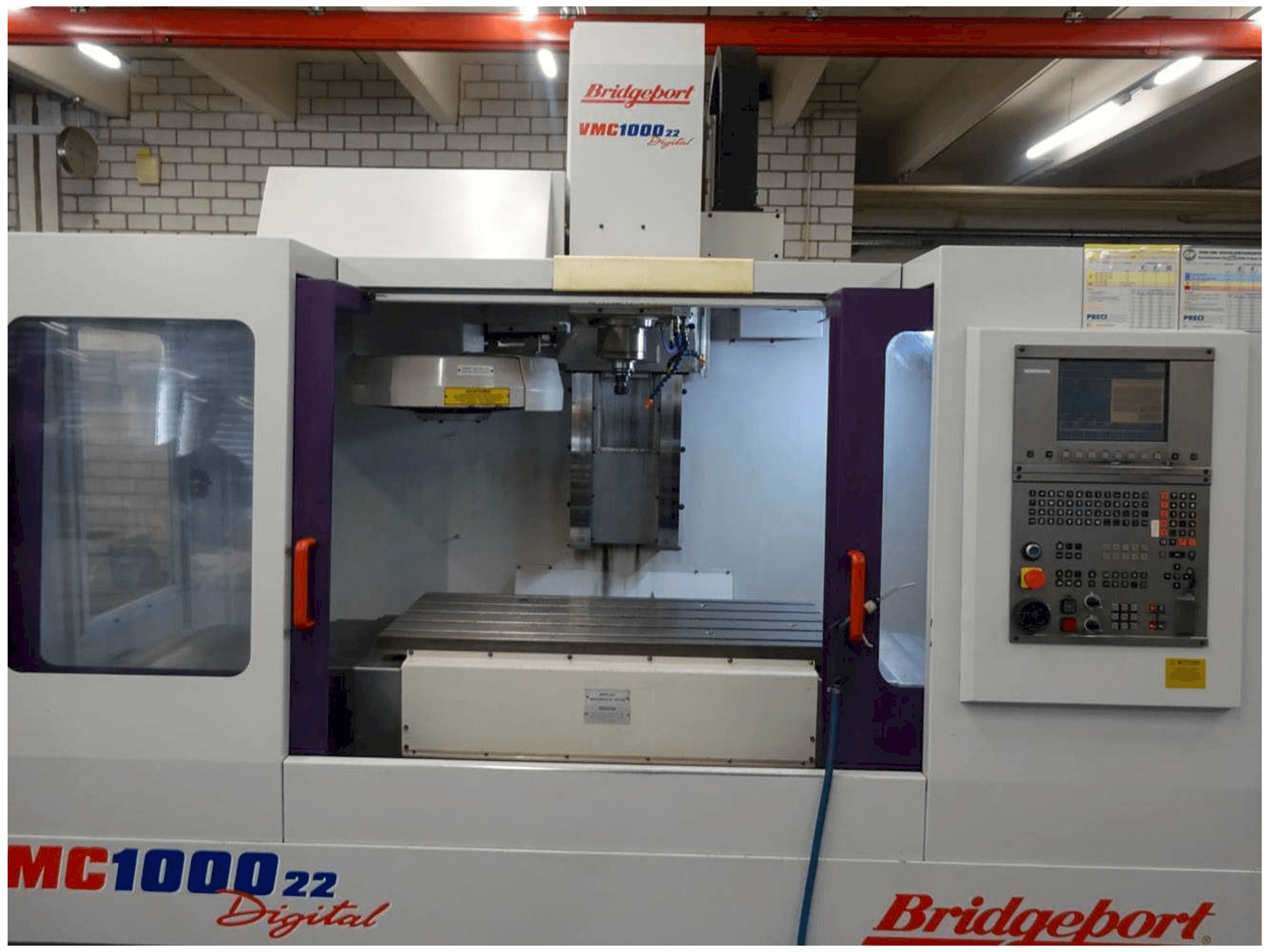 Vista frontale della macchina Bridgeport VMC1000-22