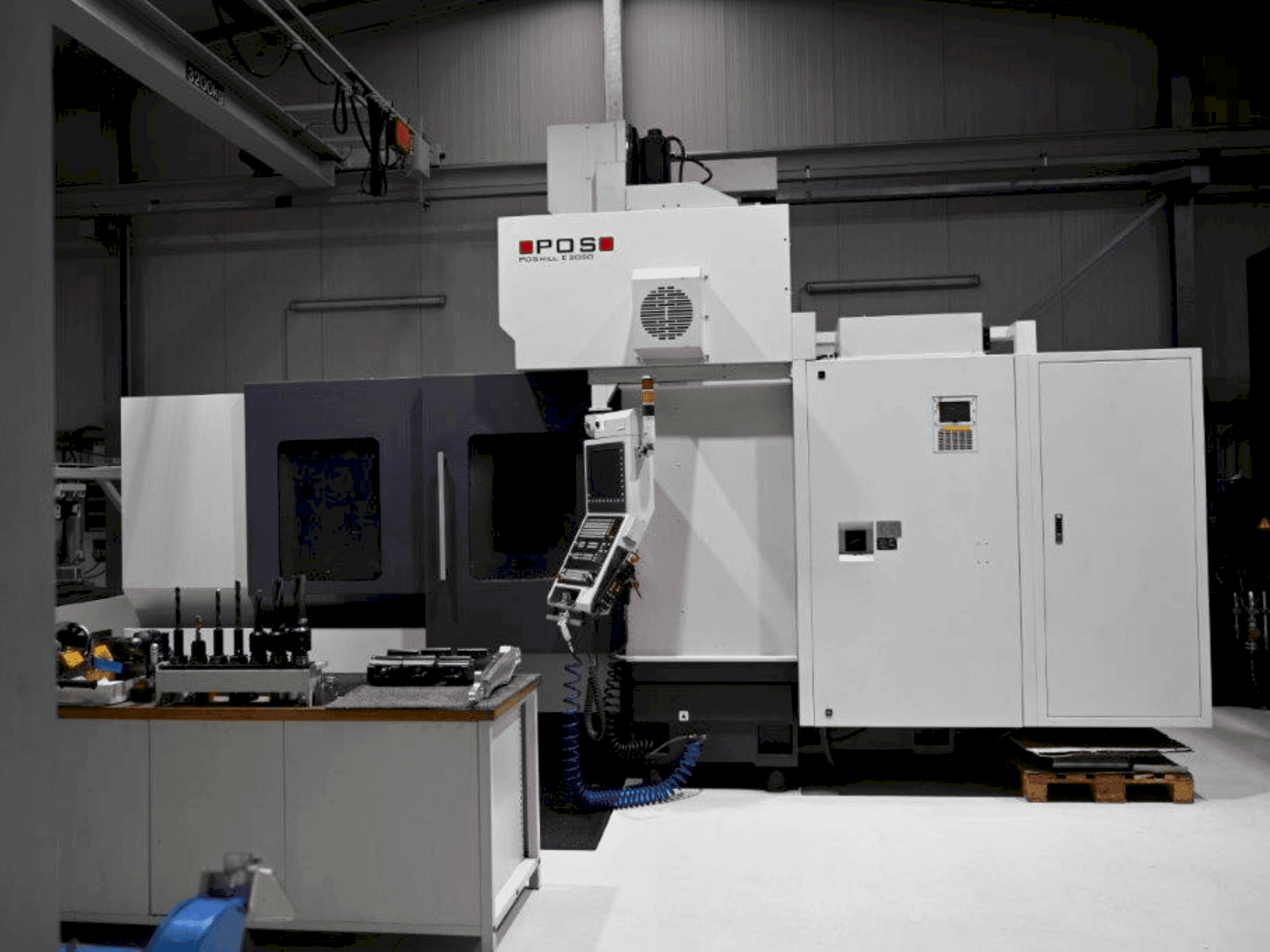 Vista frontale della macchina POSmill E 2050 L HSCI