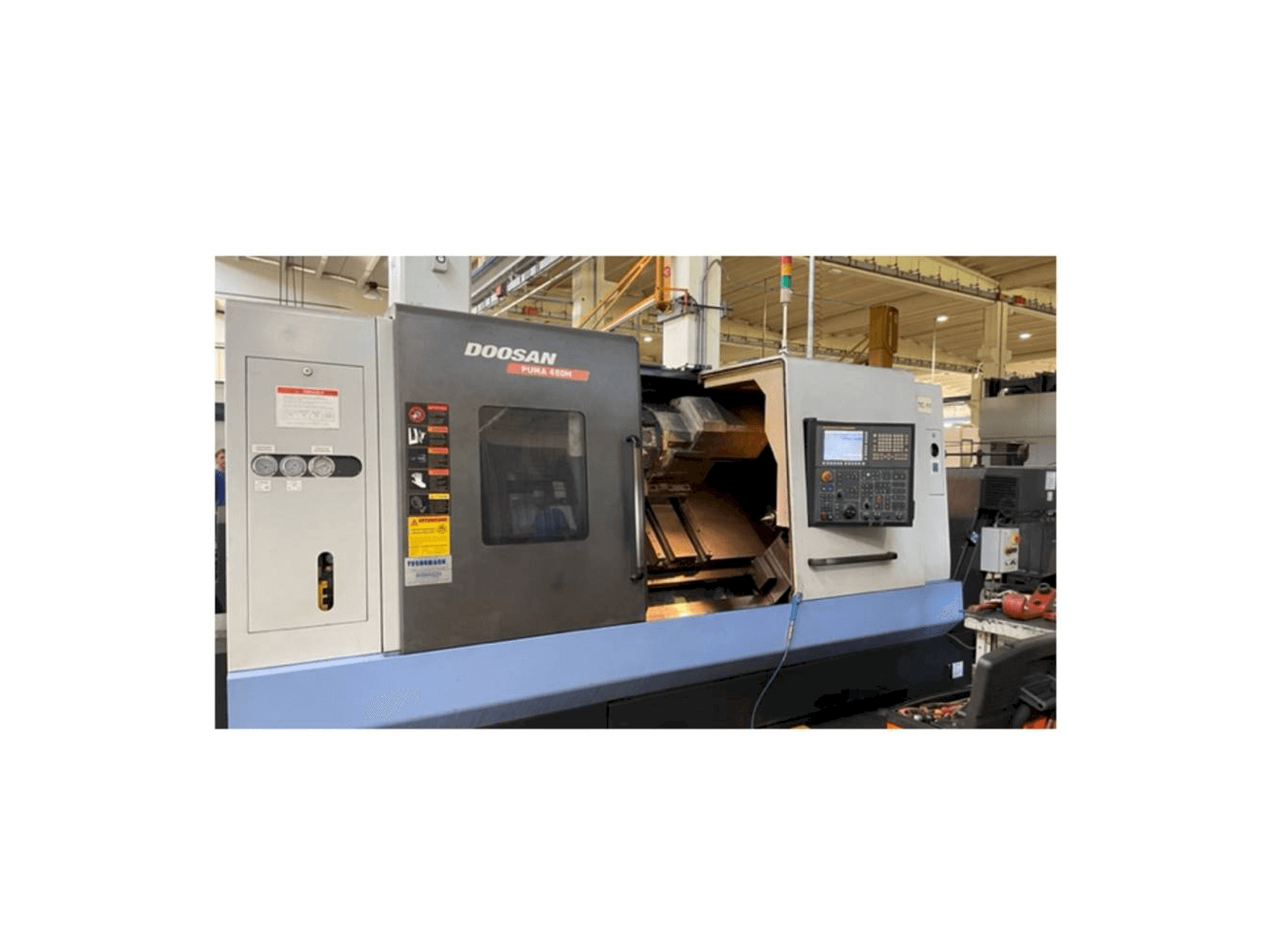 Vista frontale della macchina Doosan PUMA 480 MB