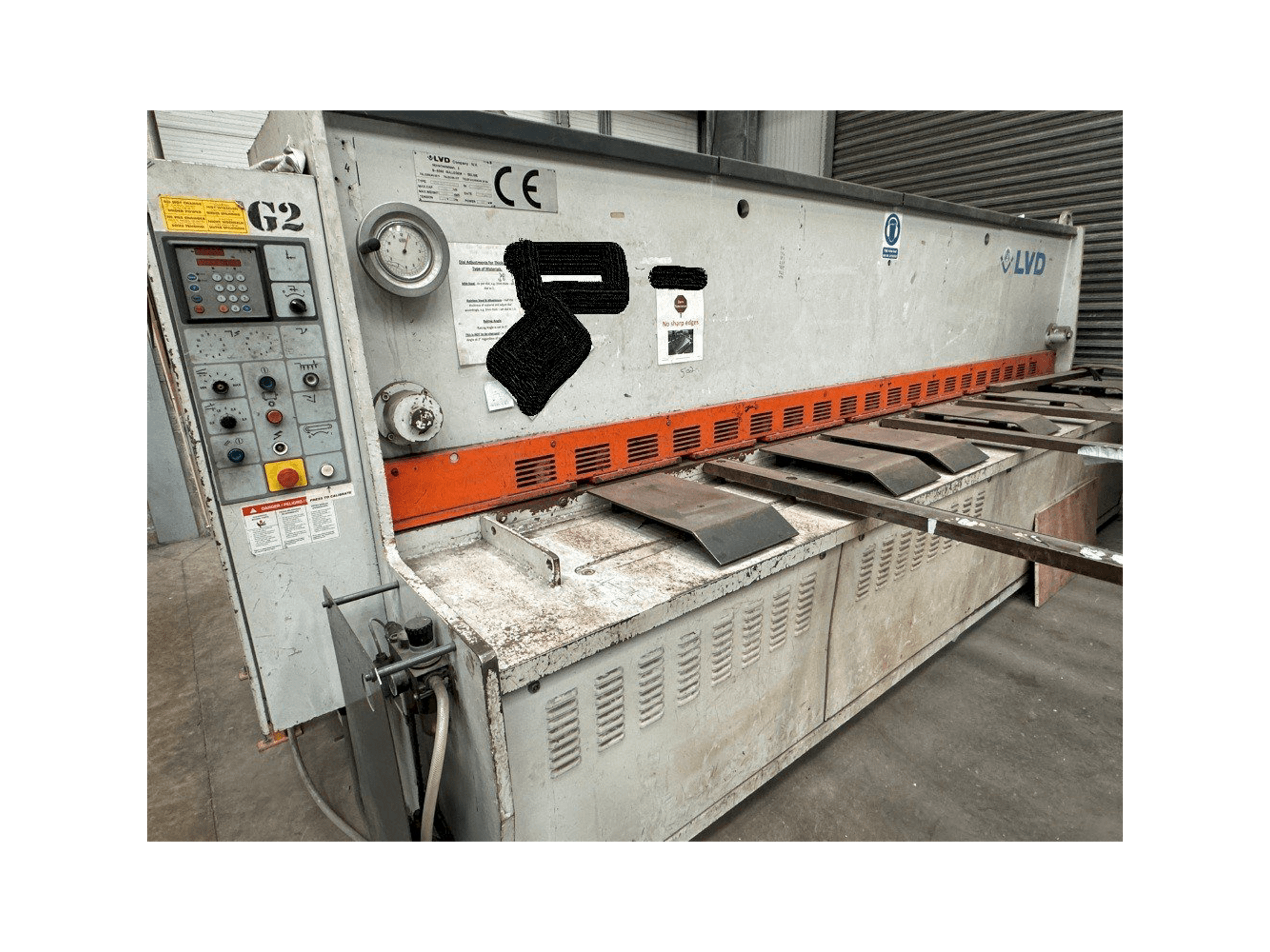 Vista frontale della macchina LVD HST-C 40/6