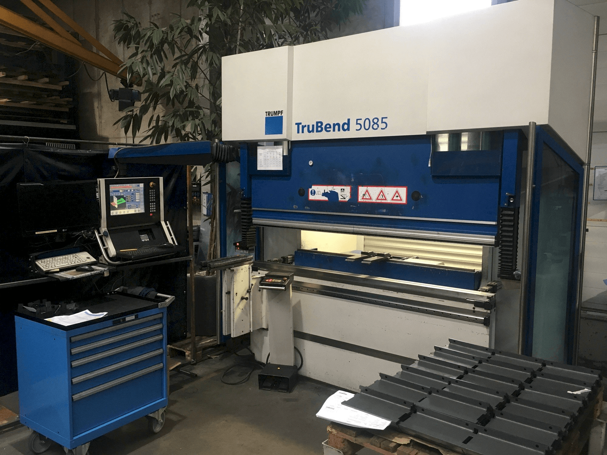 Vista lato destro della macchina Trumpf TruBend 5085X