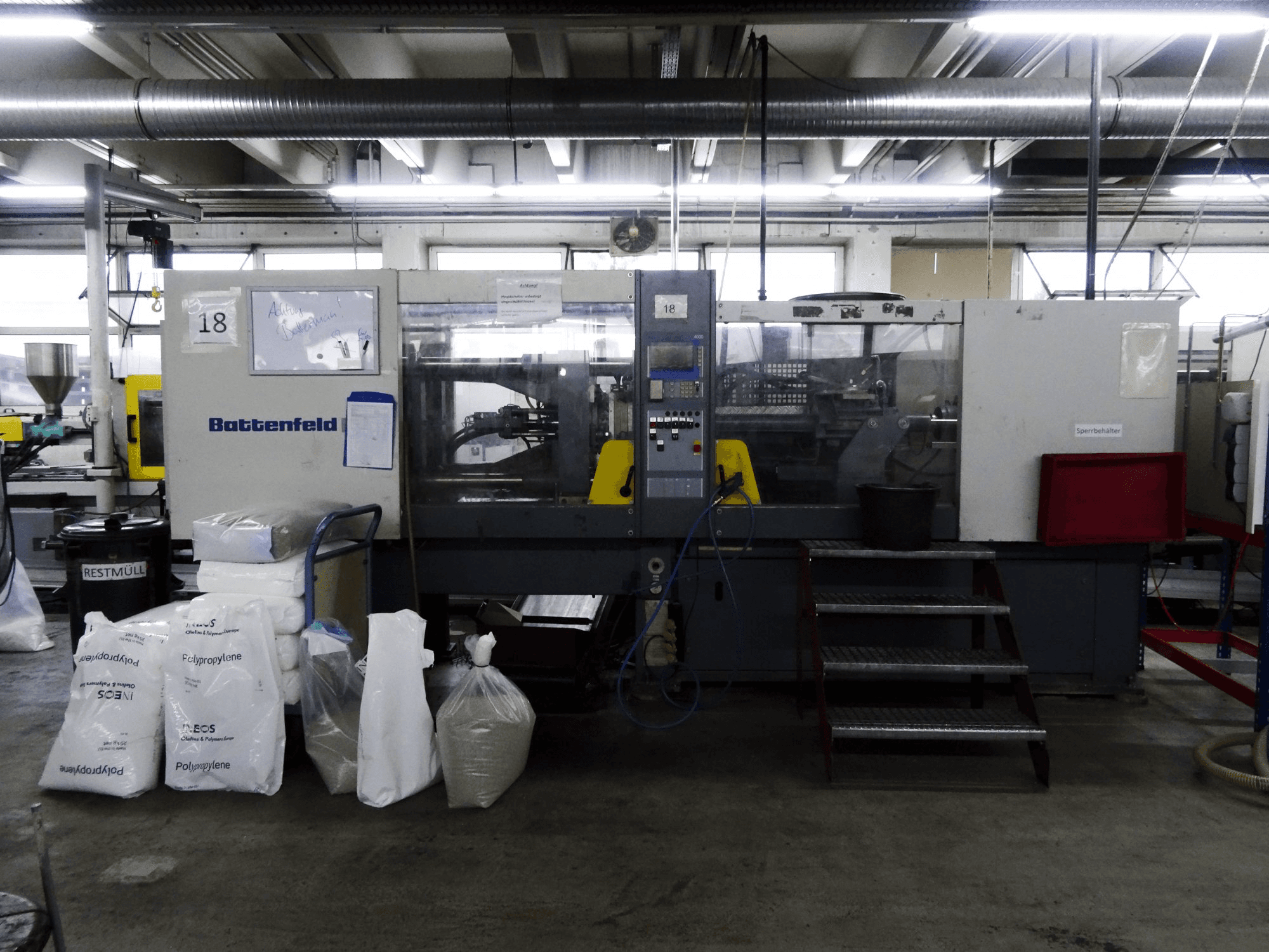 Vista frontale della macchina Battenfeld BA 1500/630 BK