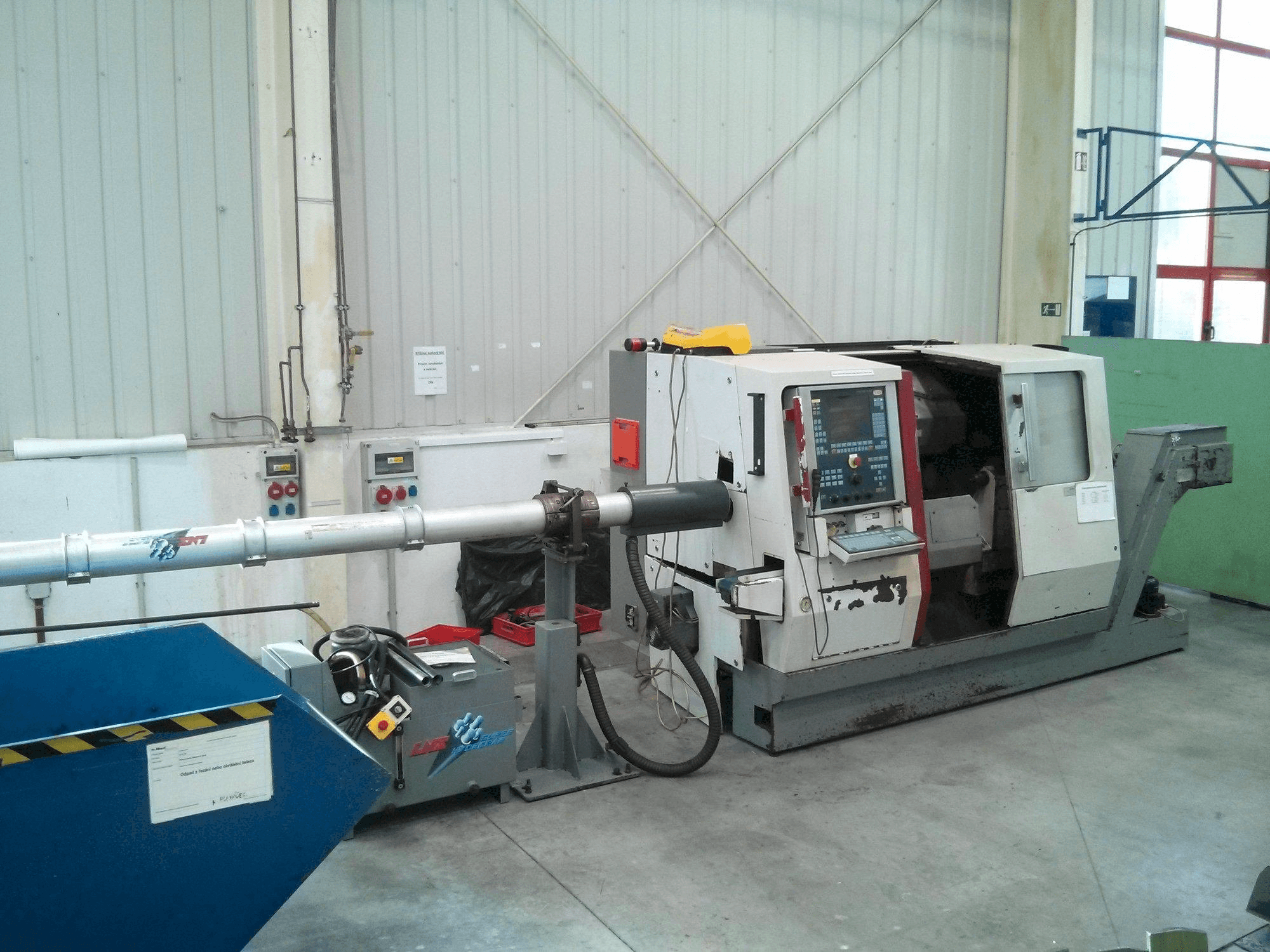 Vista frontale della macchina TRAUB TNA 300