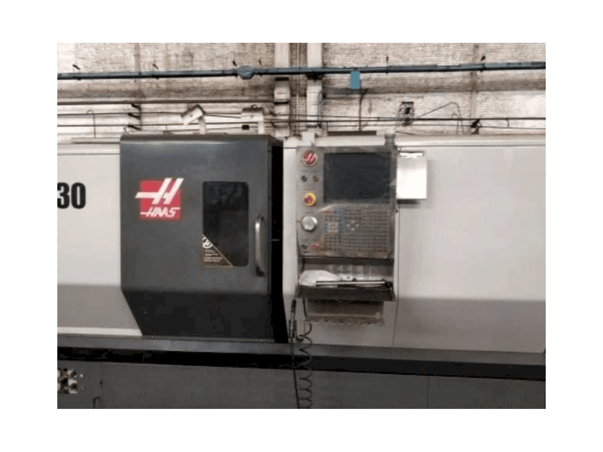 Vista frontale della macchina HAAS ST-30