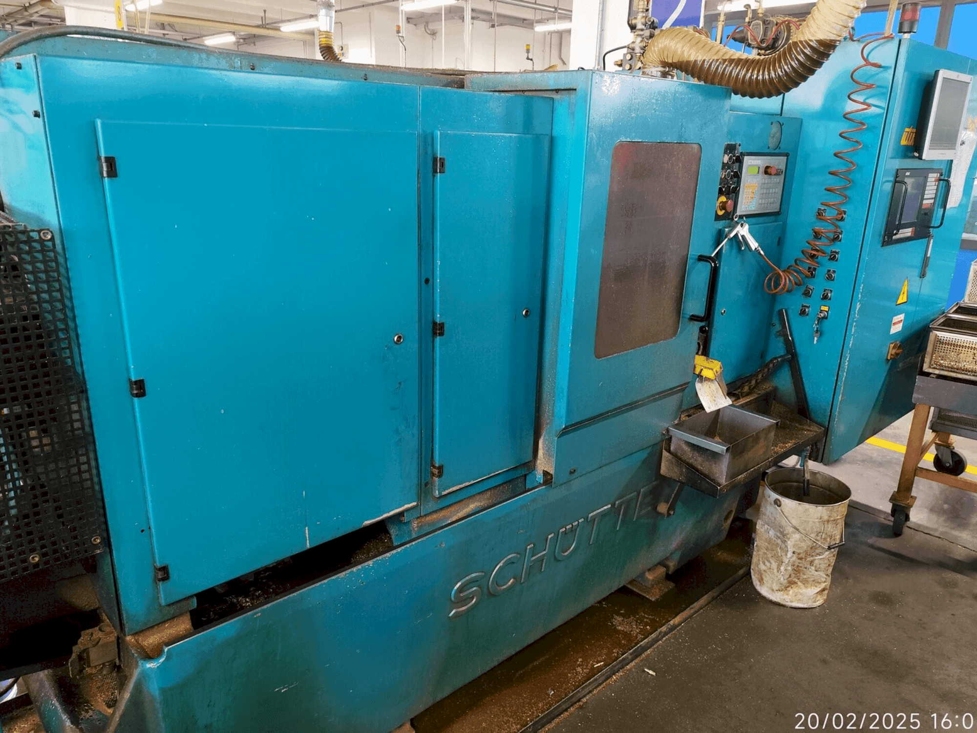 Vista frontale della macchina Schütte SE16