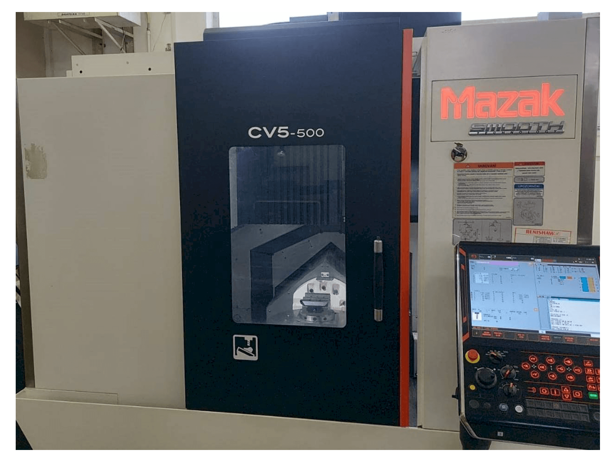 Vista frontale della macchina Mazak CV5-500