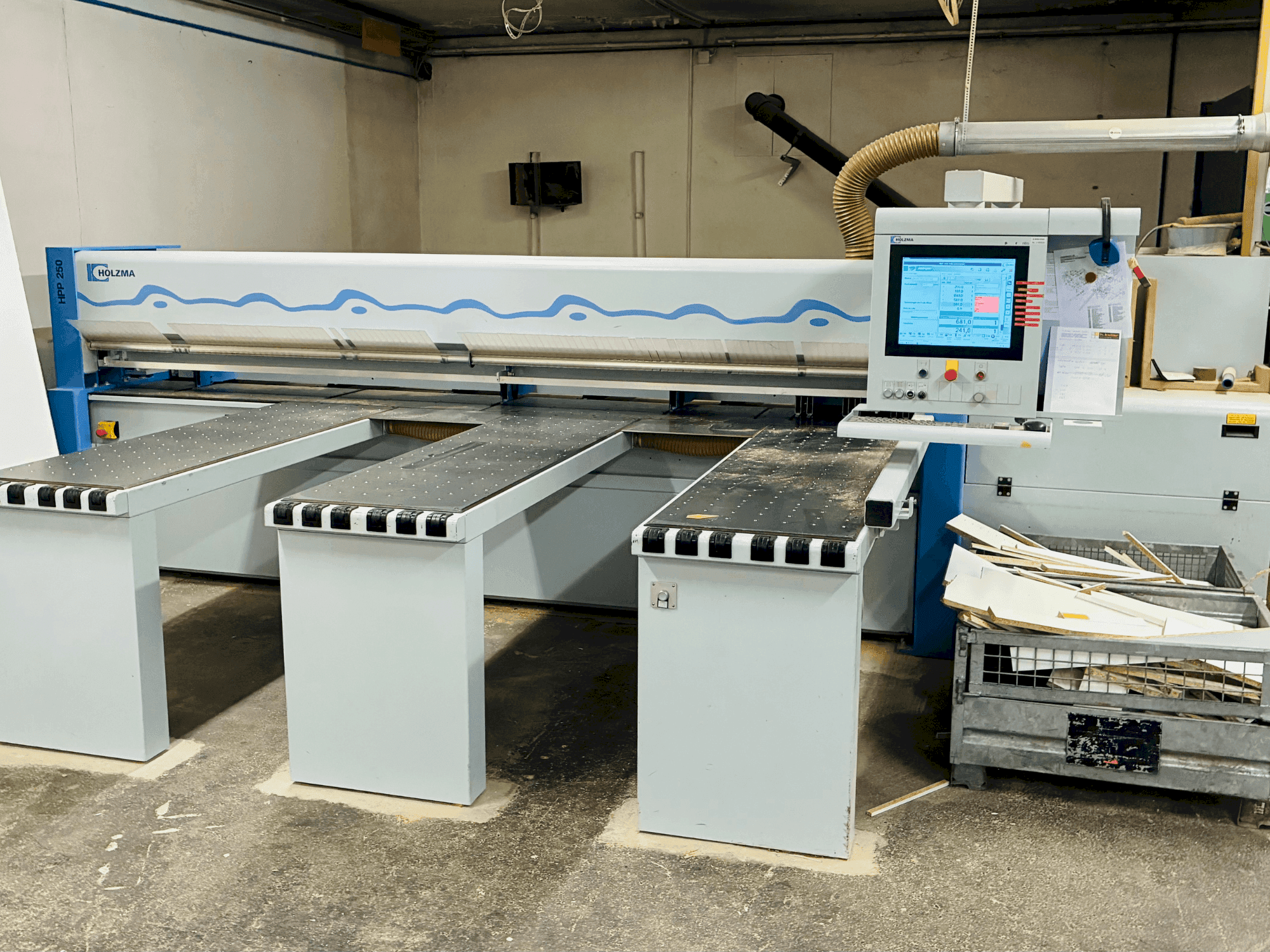 Vista frontale della macchina HOLZMA HPP 250/38/38