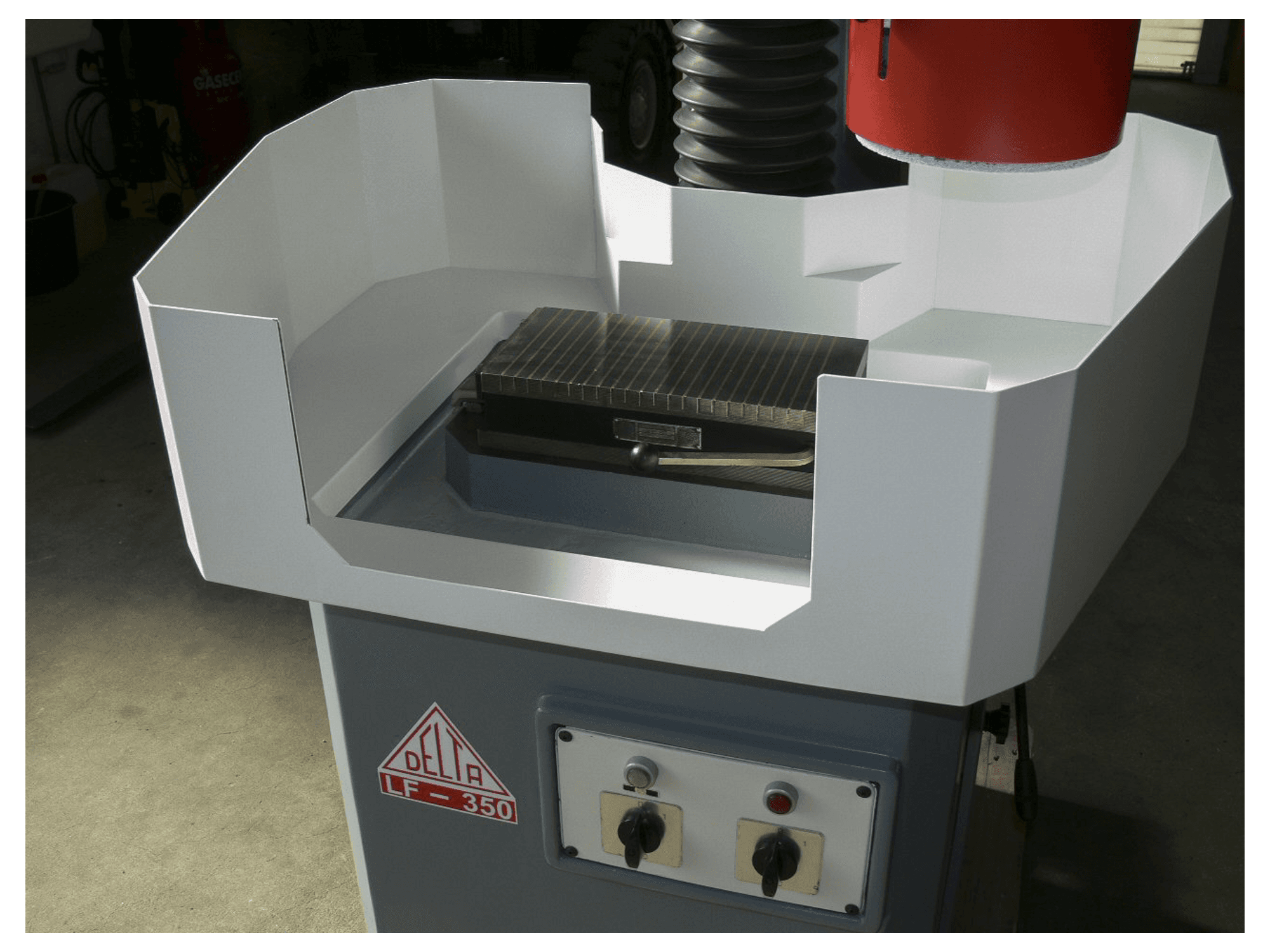 Vista frontale della macchina DELTA LF-350