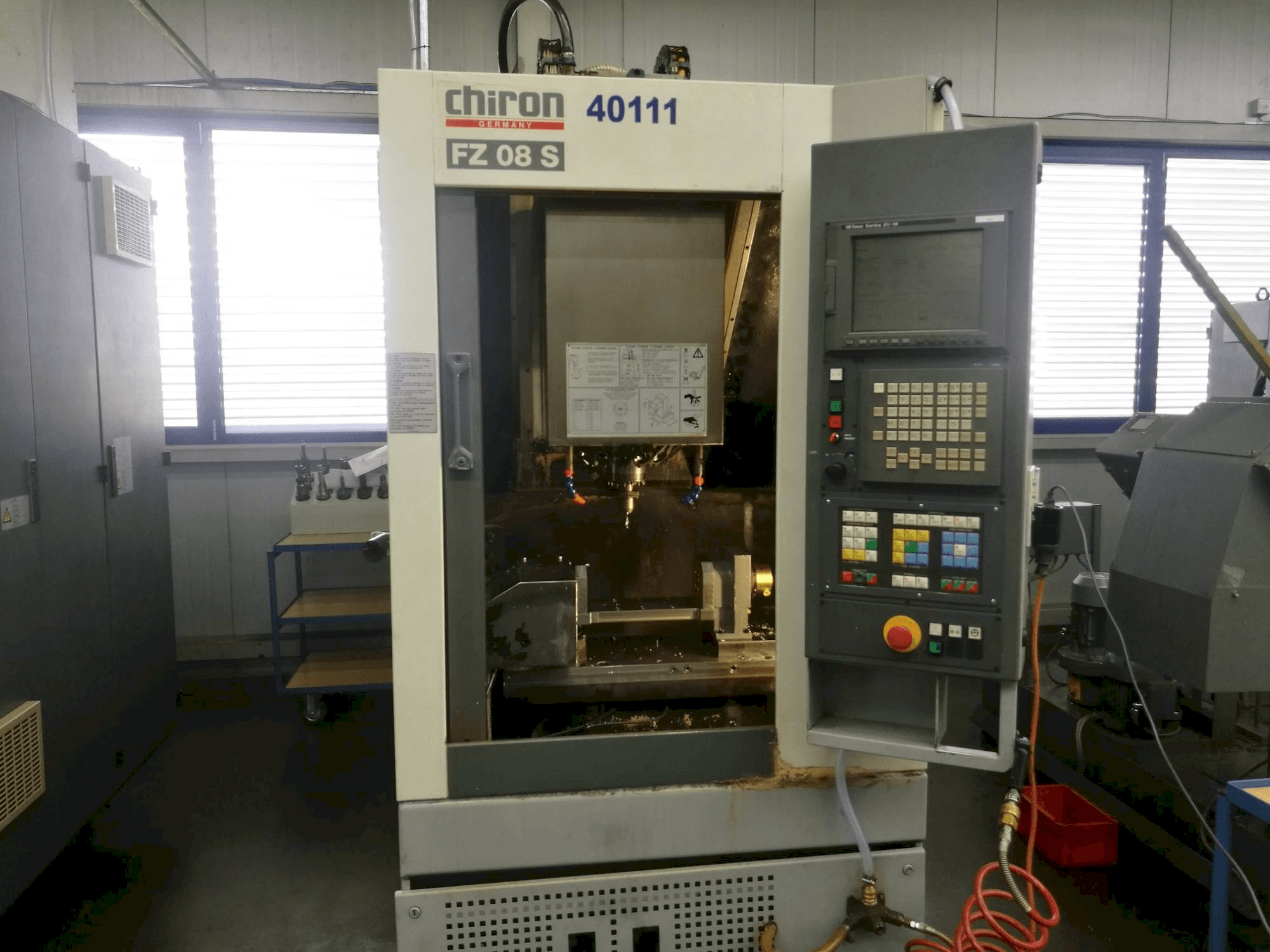 Vista frontale della macchina CHIRON FZ08S