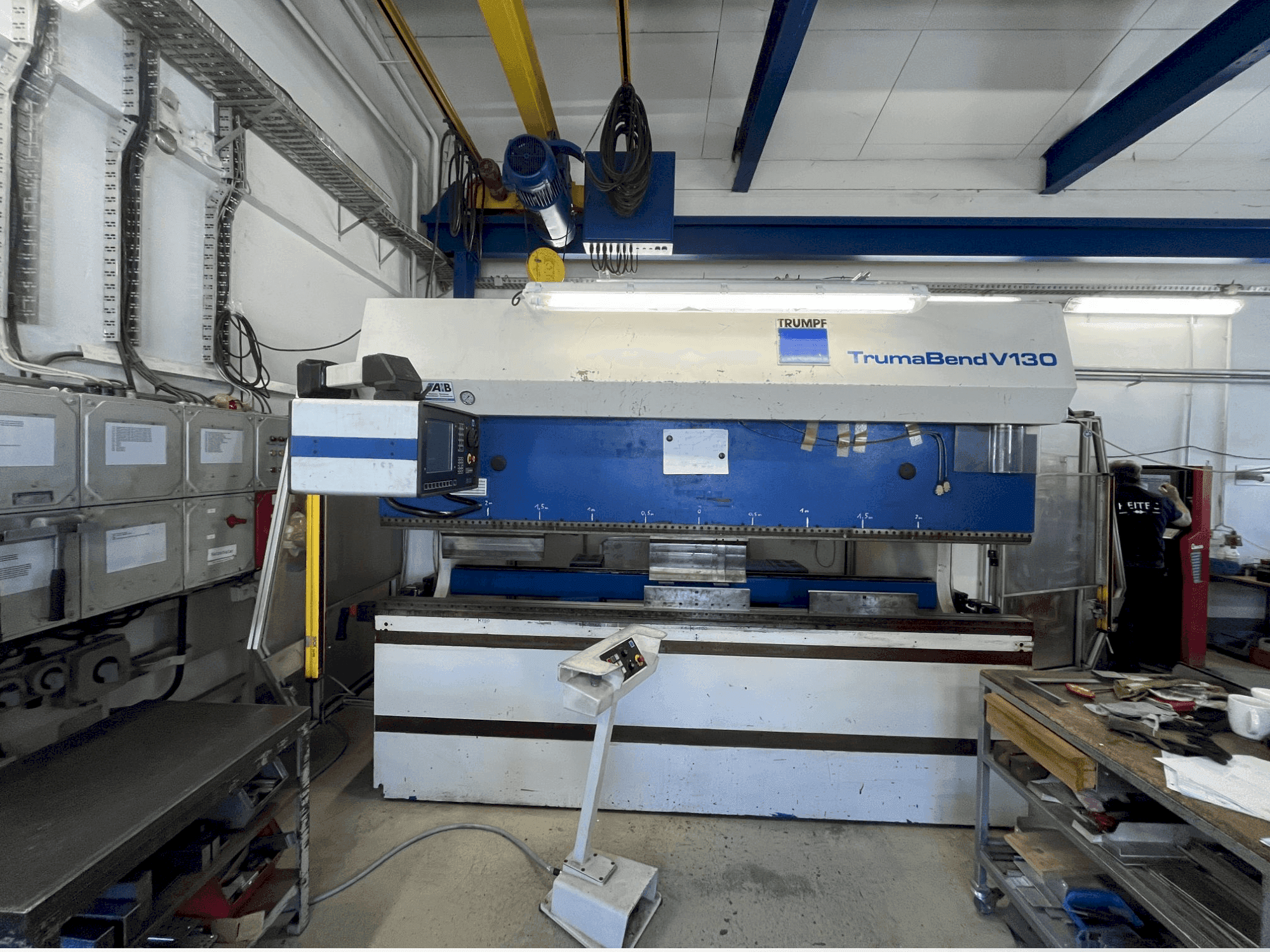 Vista frontale della macchina TRUMPF TrumaBend V130