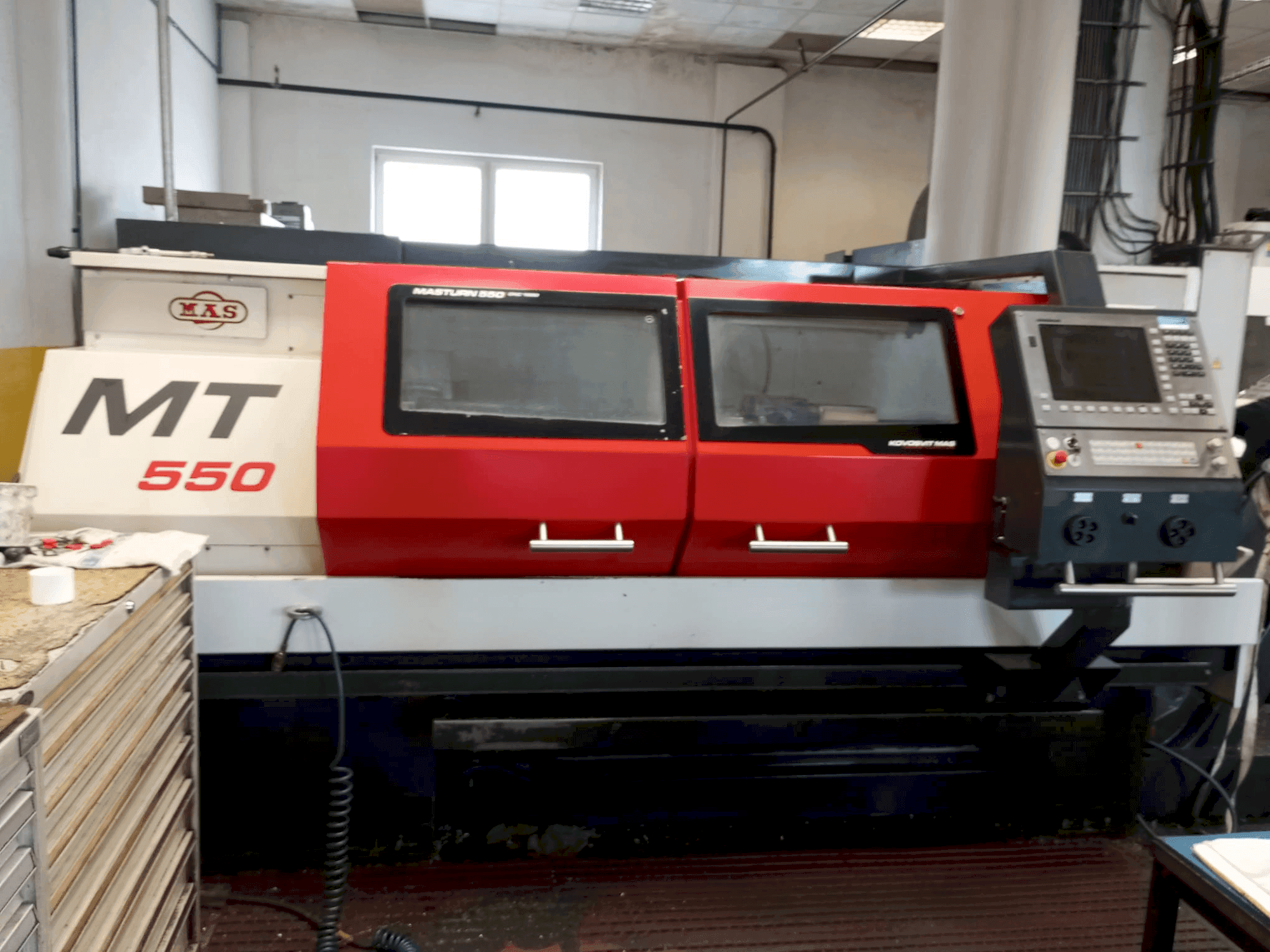 Vista frontale della macchina KOVOSVIT MAS MASTURN 550i CNC 1500