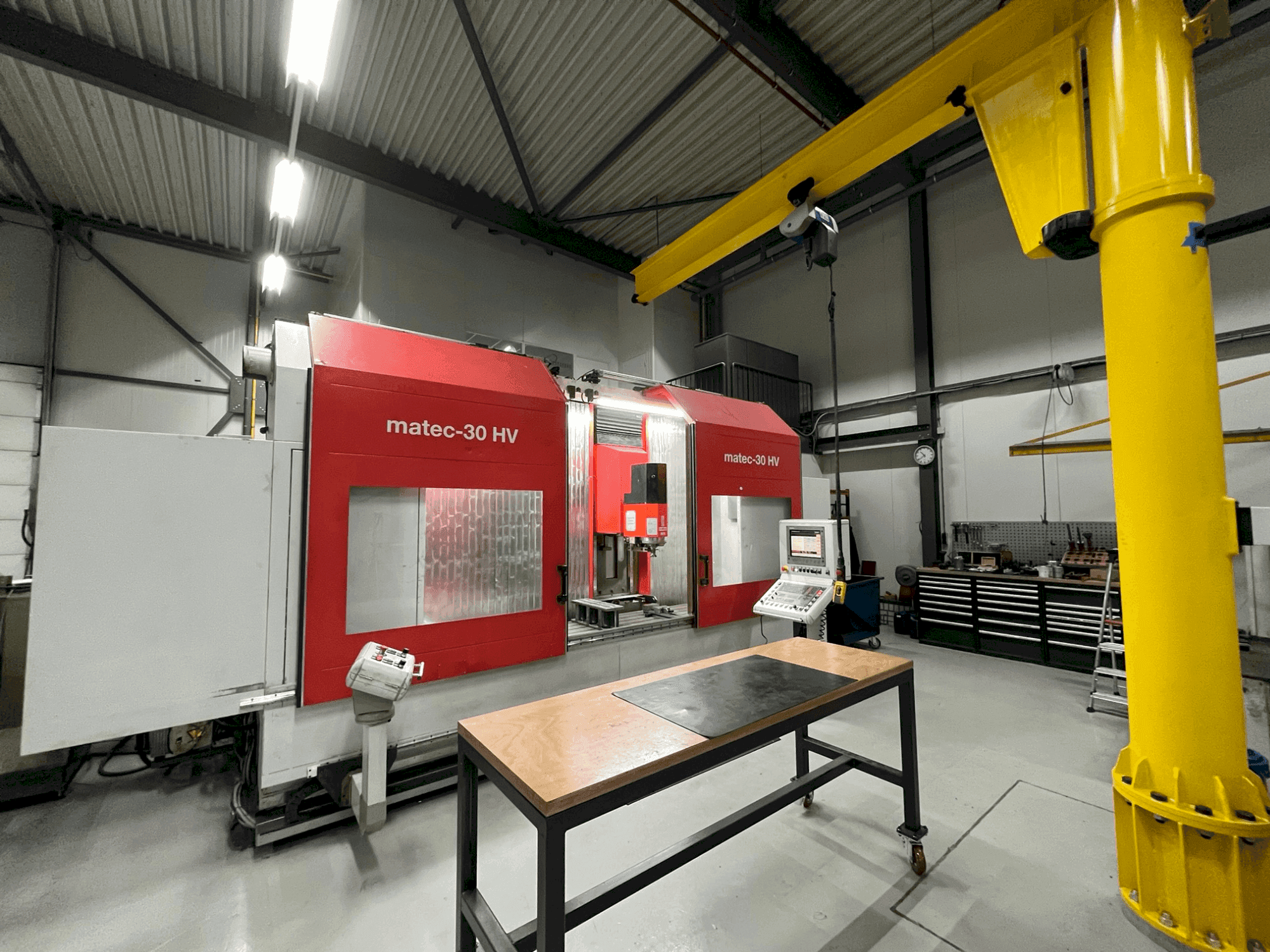 Vista frontale della macchina Matec 30-HV