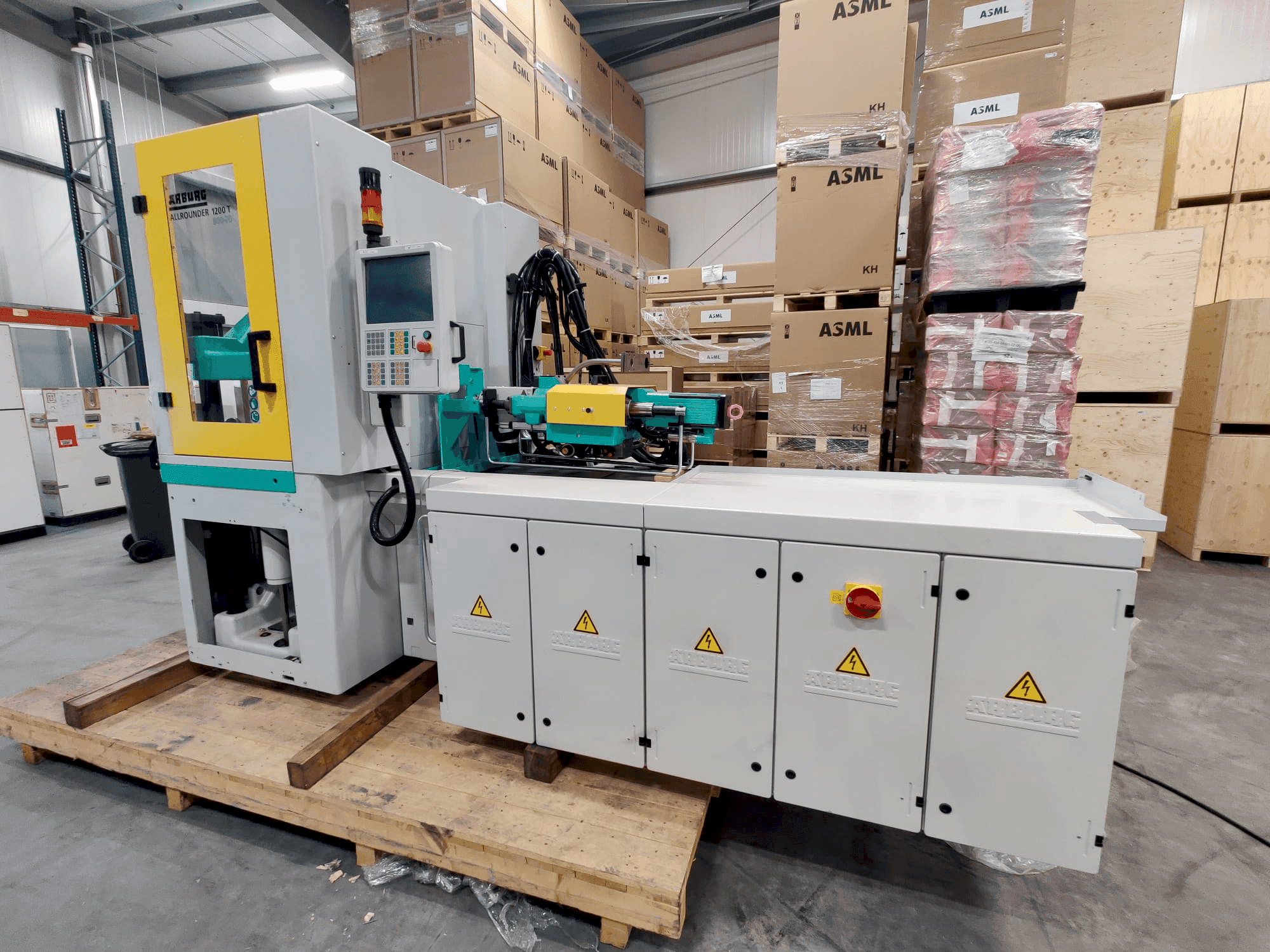 Vista frontale della macchina Arburg ALLROUNDER 1200 T 800-70