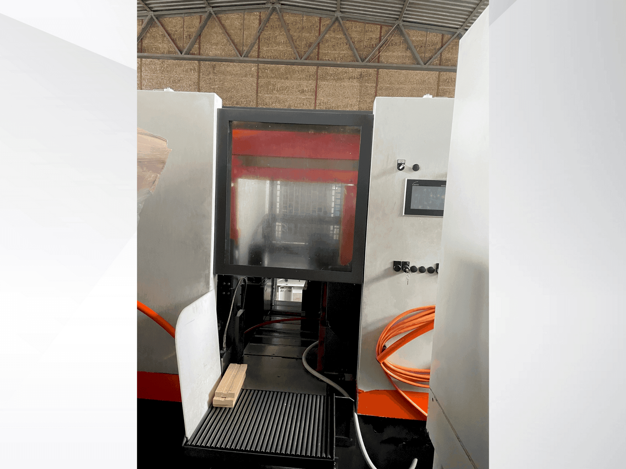 Vista frontale della macchina KASTO WIN A4.6