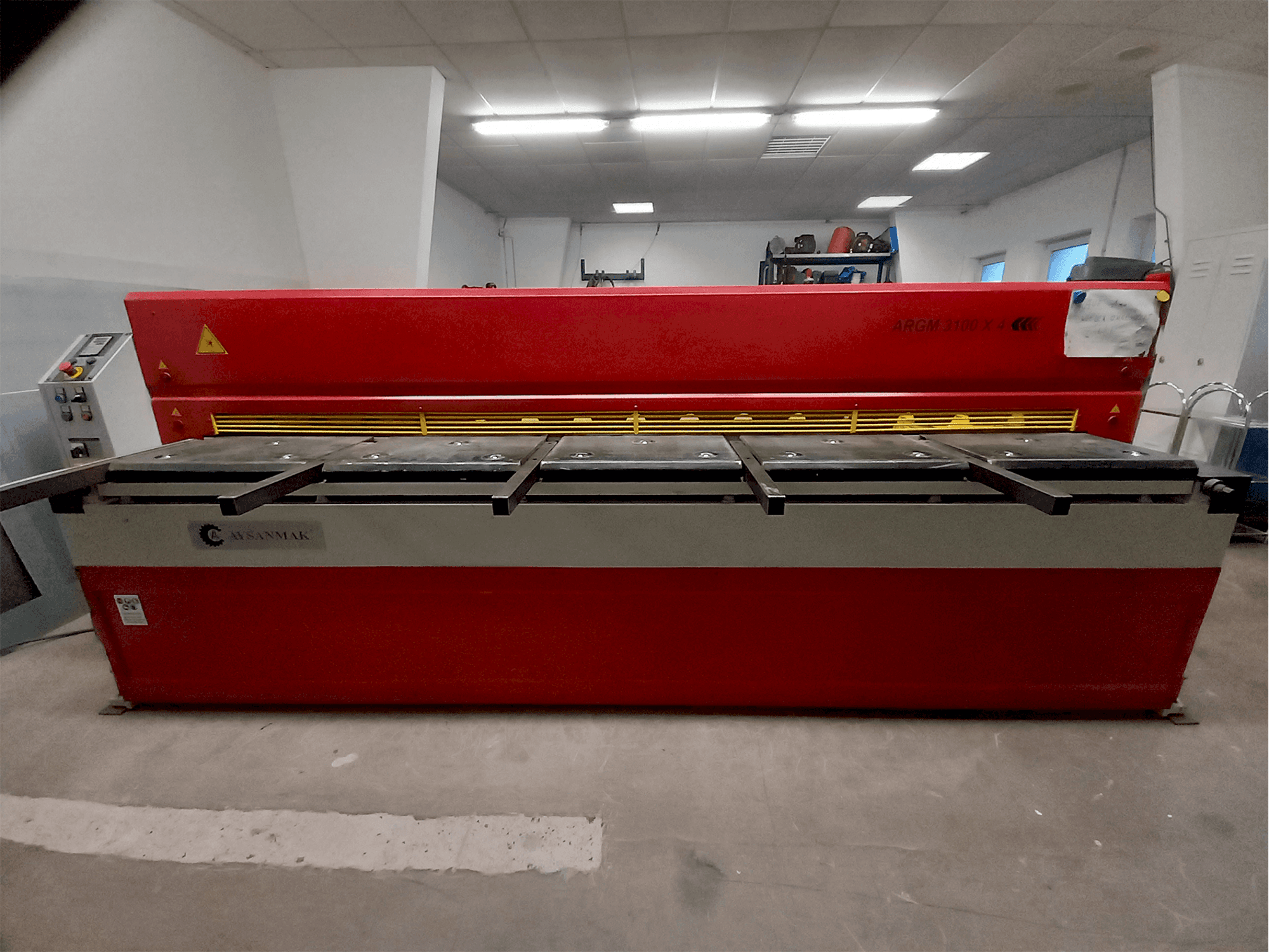 Vista frontale della macchina AYSANMAK ARGM 3100 x 4